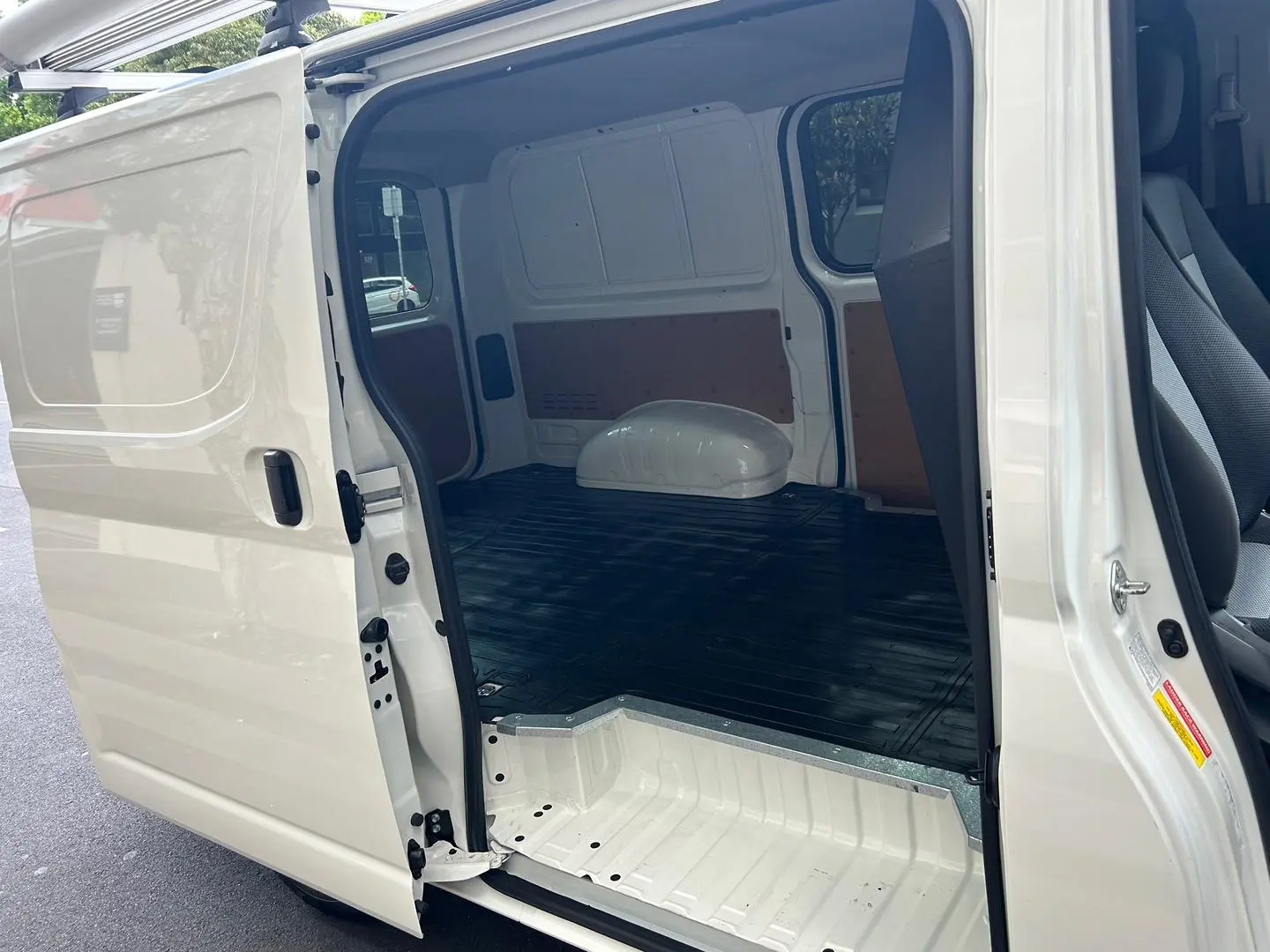 2022 Toyota Hiace Gallery Image 15