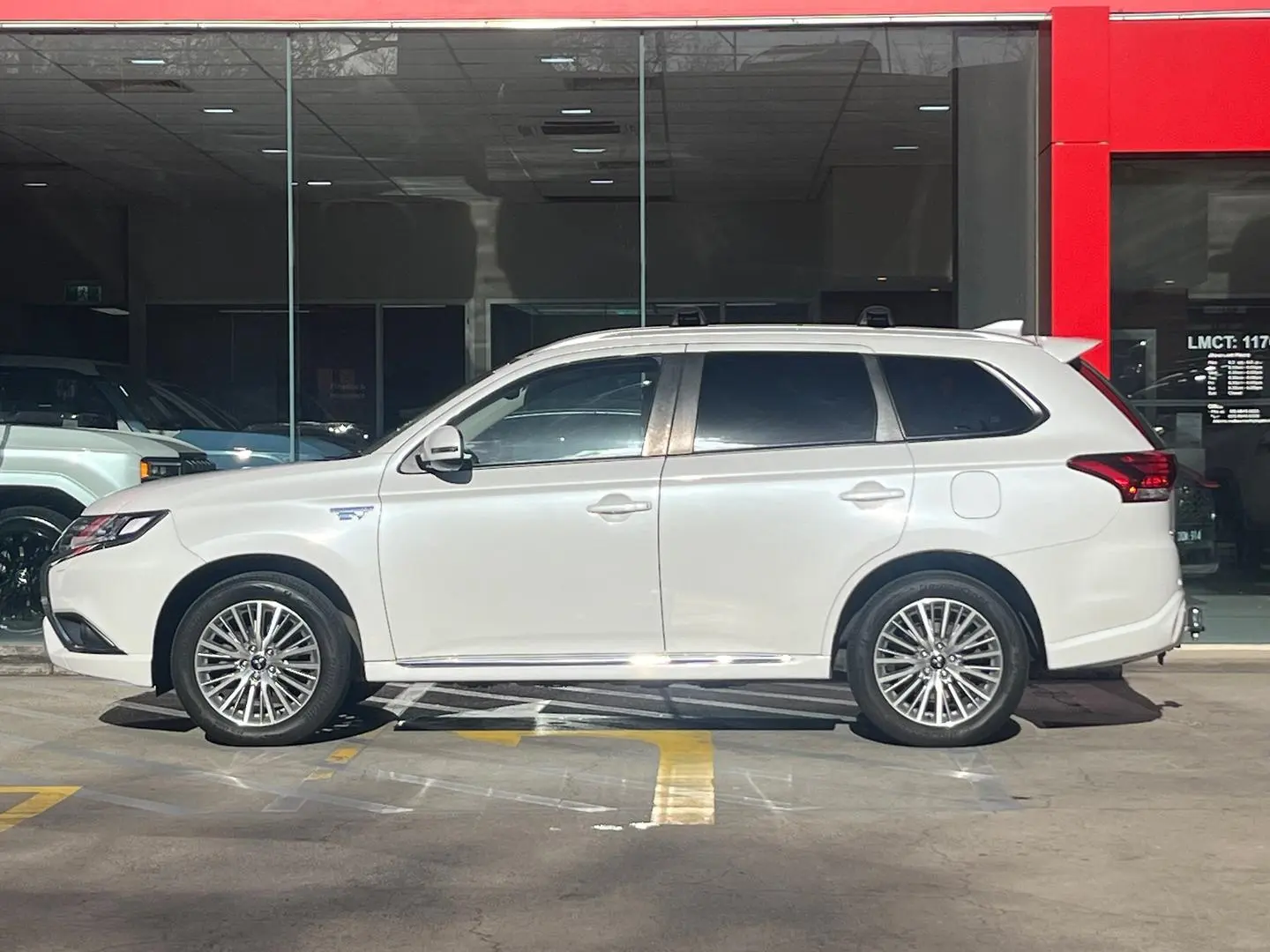 2018 Mitsubishi Outlander Gallery Image 7