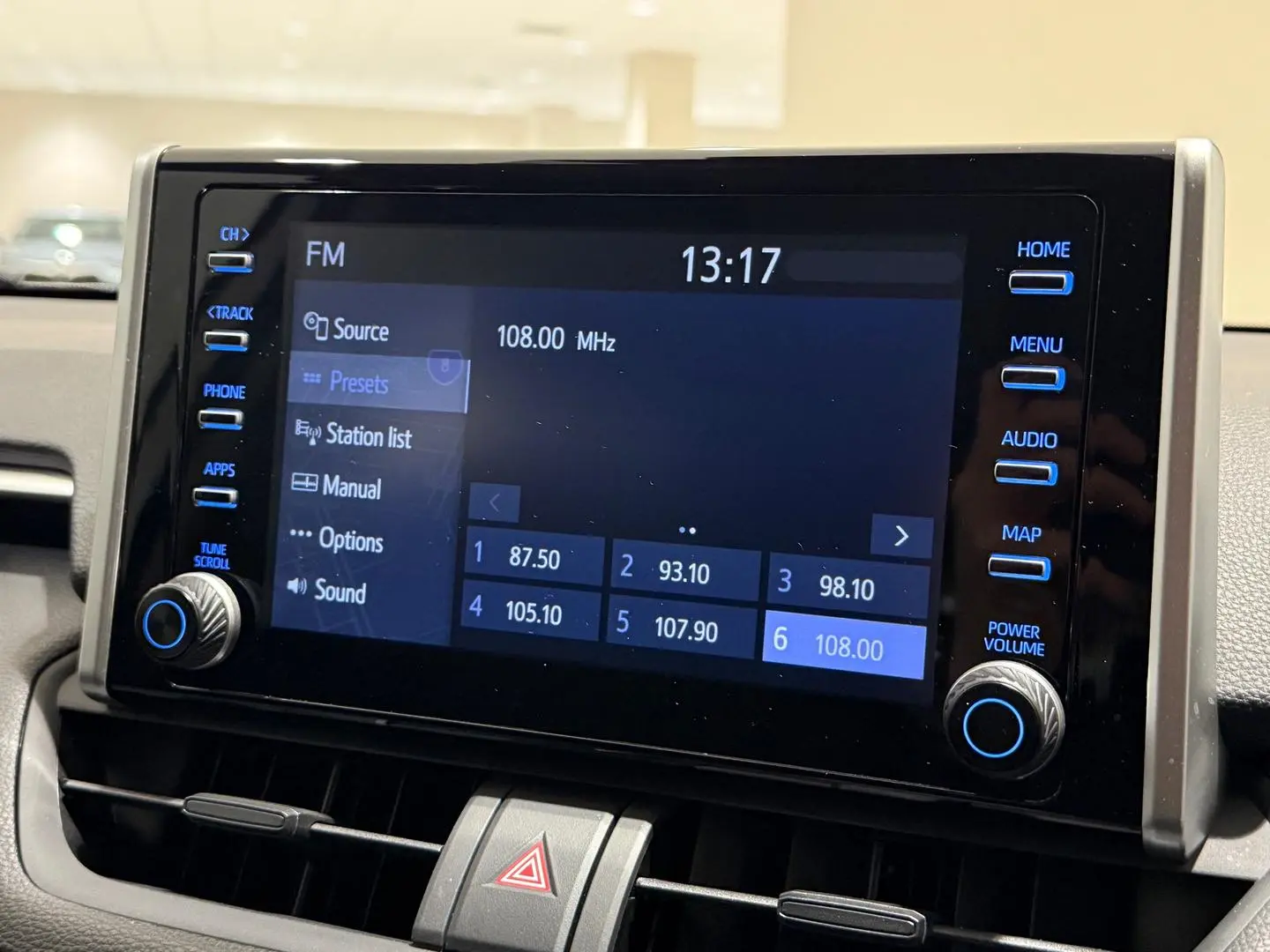 2022 Toyota RAV4 Gallery Image 16