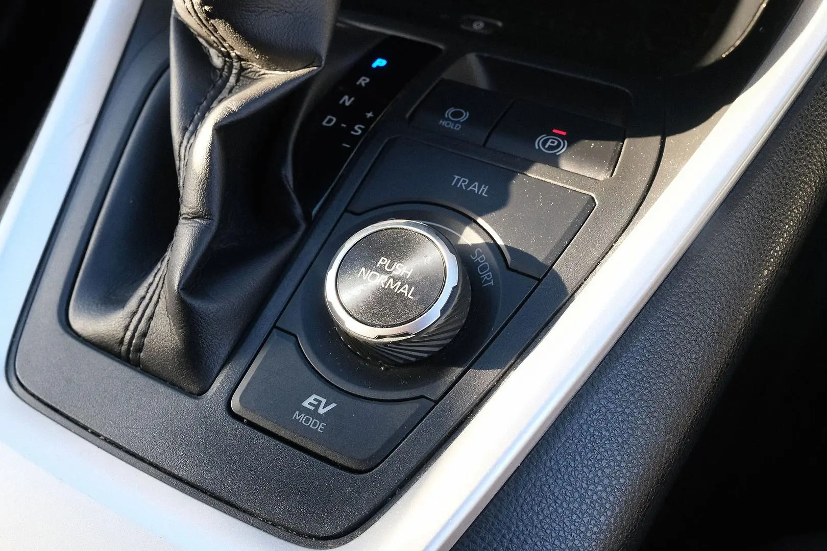 2022 Toyota RAV4 Gallery Image 18