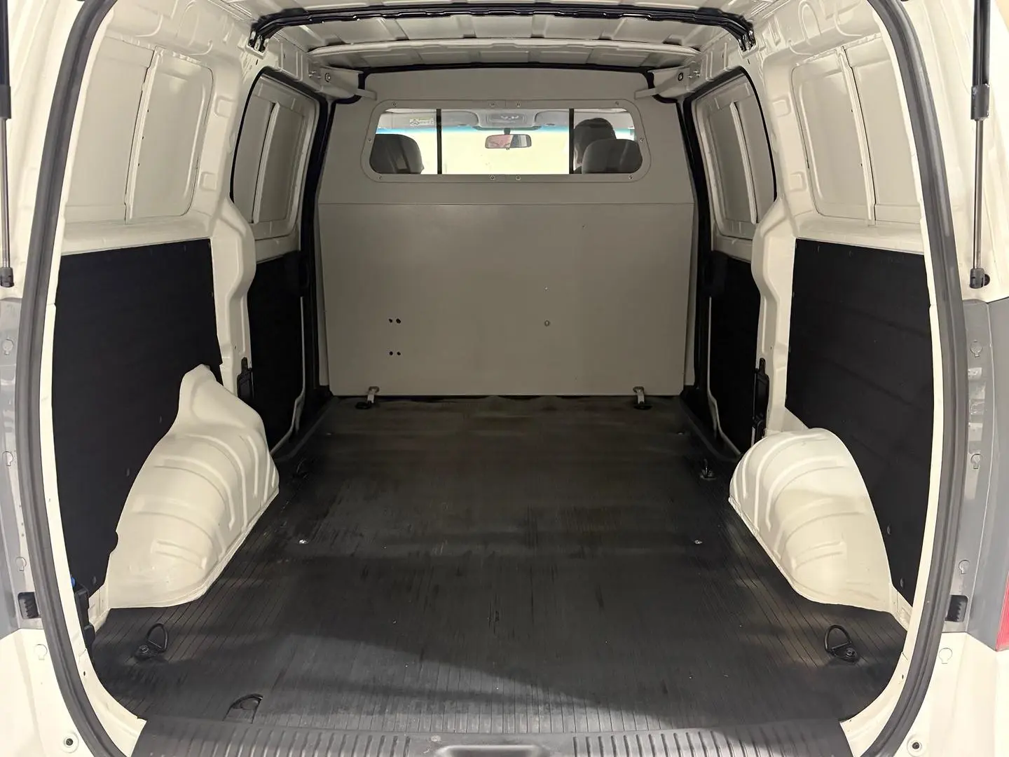 2021 Hyundai iLoad Gallery Image 13