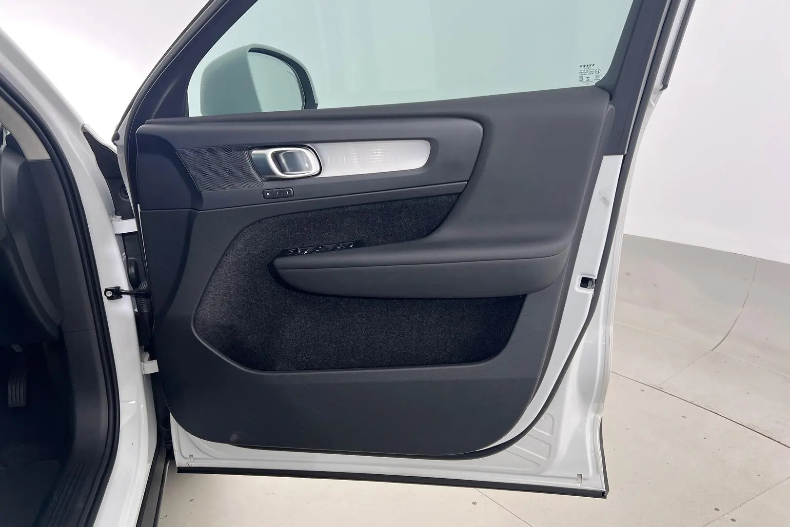 2022 Volvo XC40 Gallery Image 10