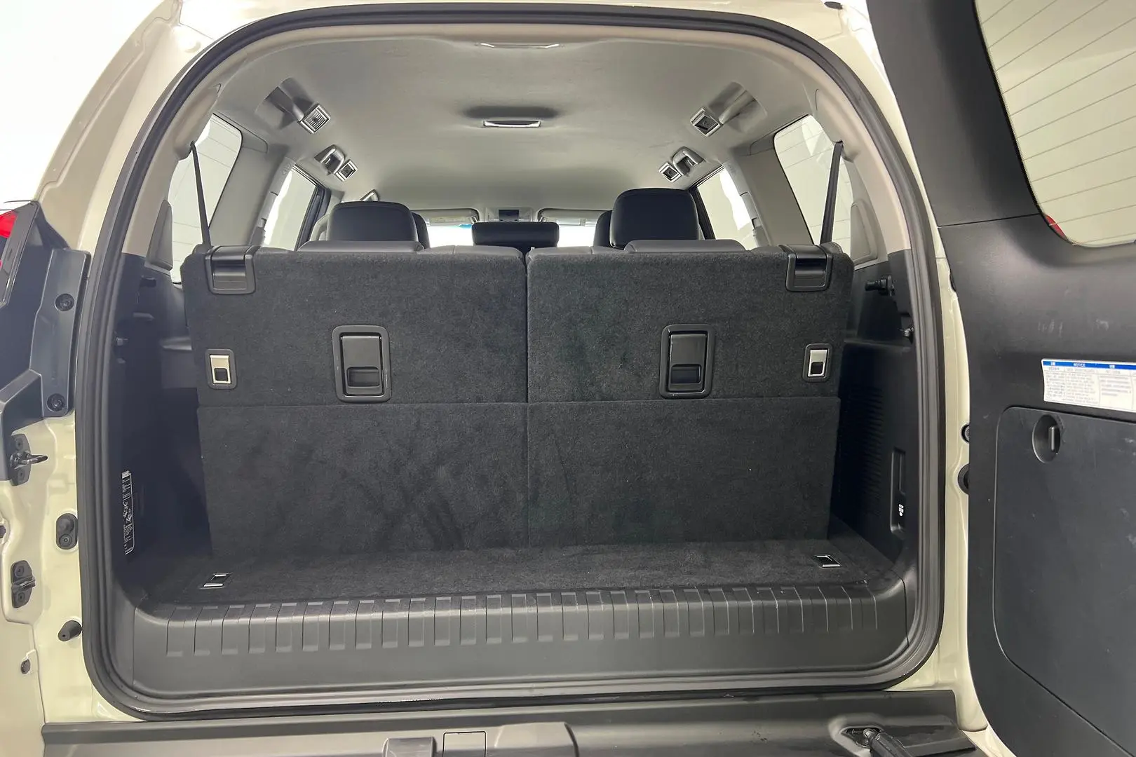 2022 Toyota Landcruiser Prado Gallery Image 9