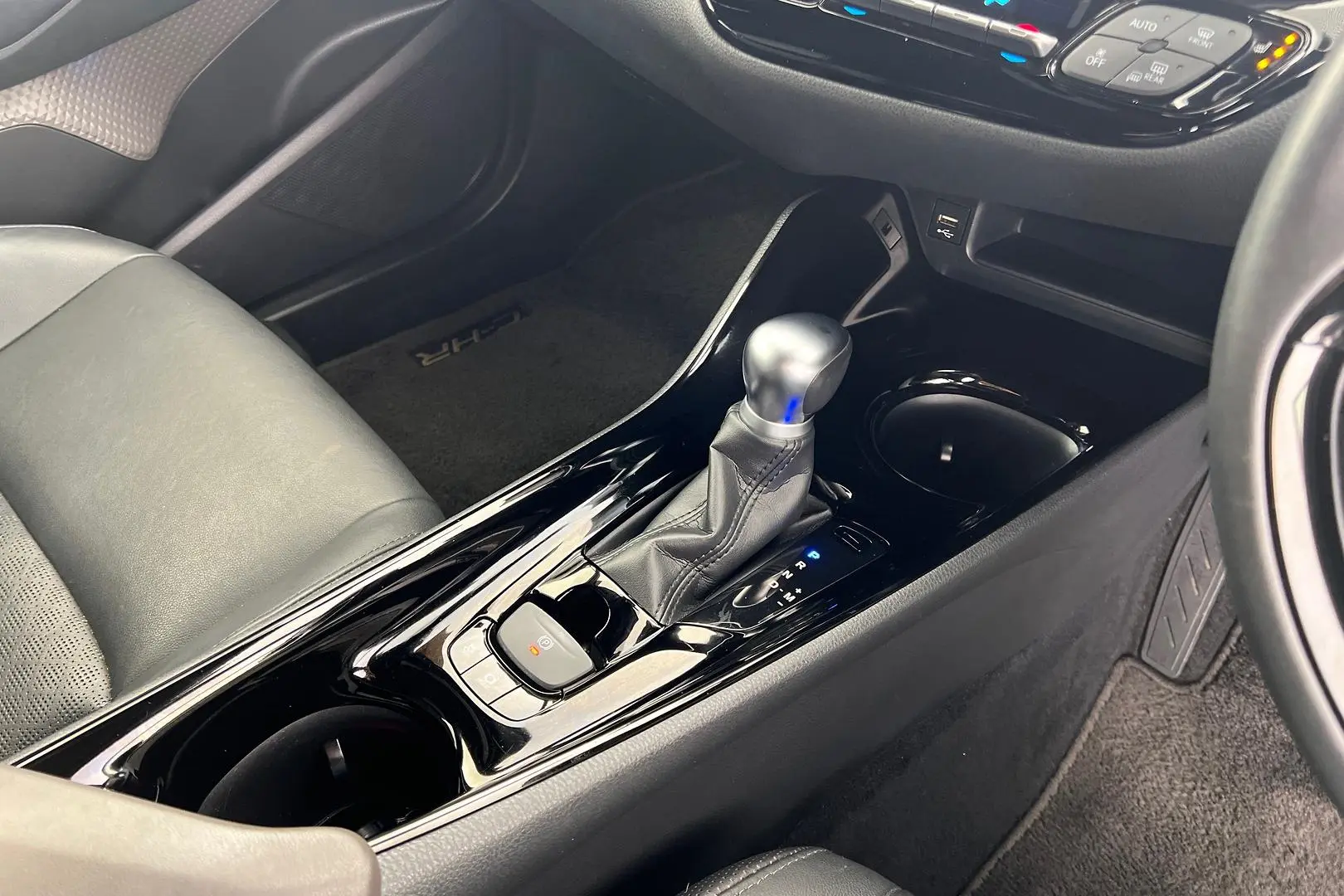 2020 Toyota C-HR Gallery Image 13