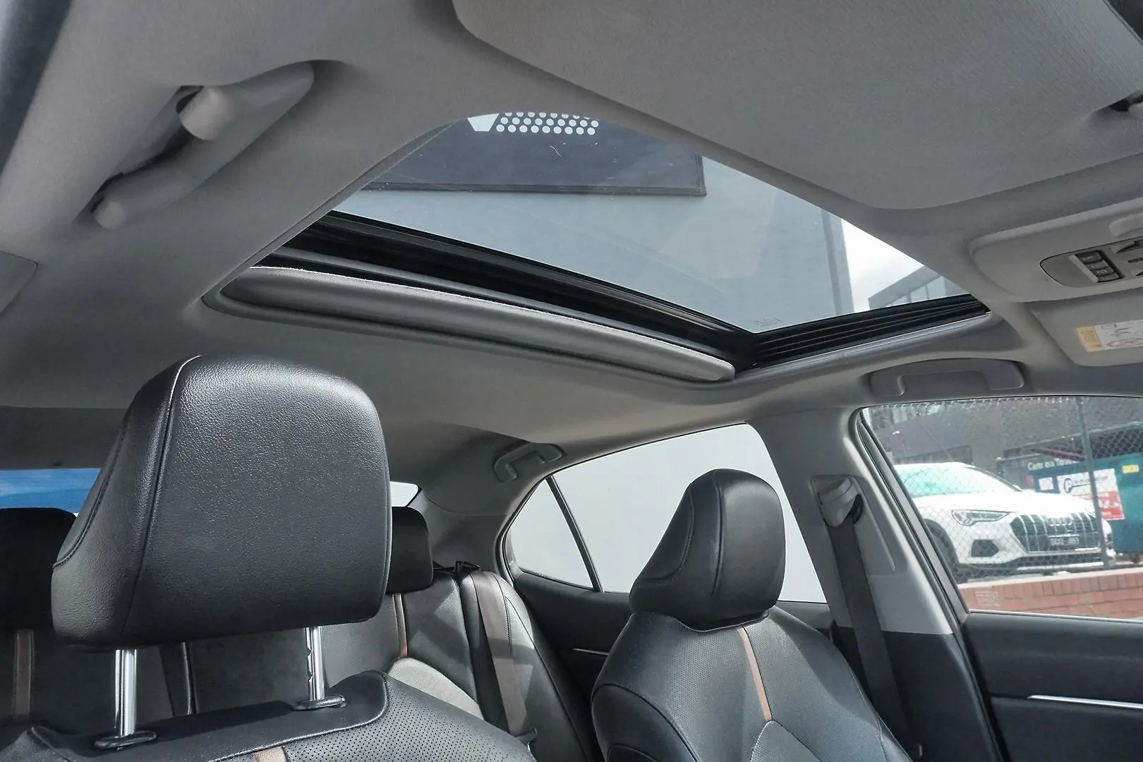 2018 Toyota Camry Gallery Image 6