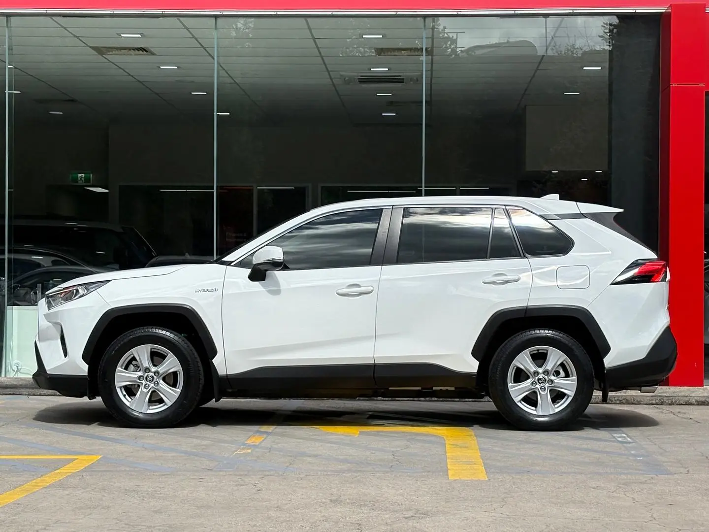 2021 Toyota RAV4 Gallery Image 5