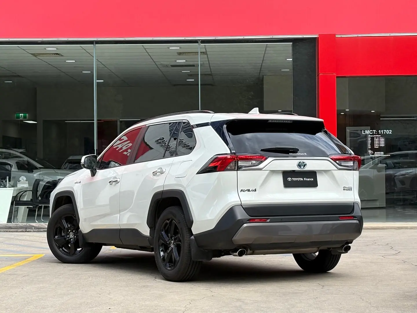 2019 Toyota RAV4 Gallery Image 11