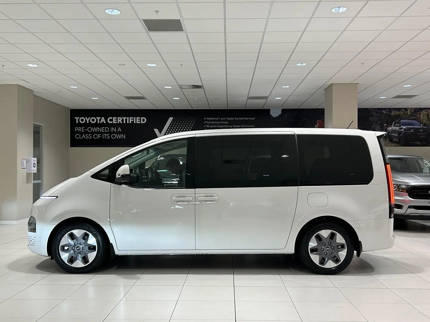 2022 Hyundai STARIA Gallery Image 6