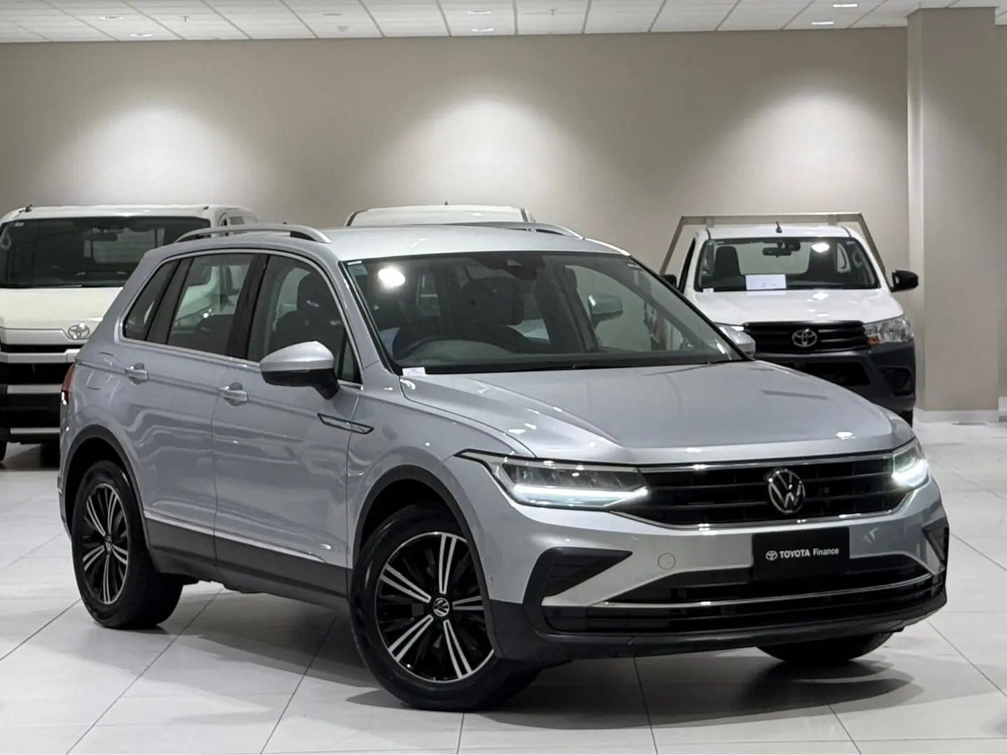 2023 Volkswagen Tiguan Gallery Image 1