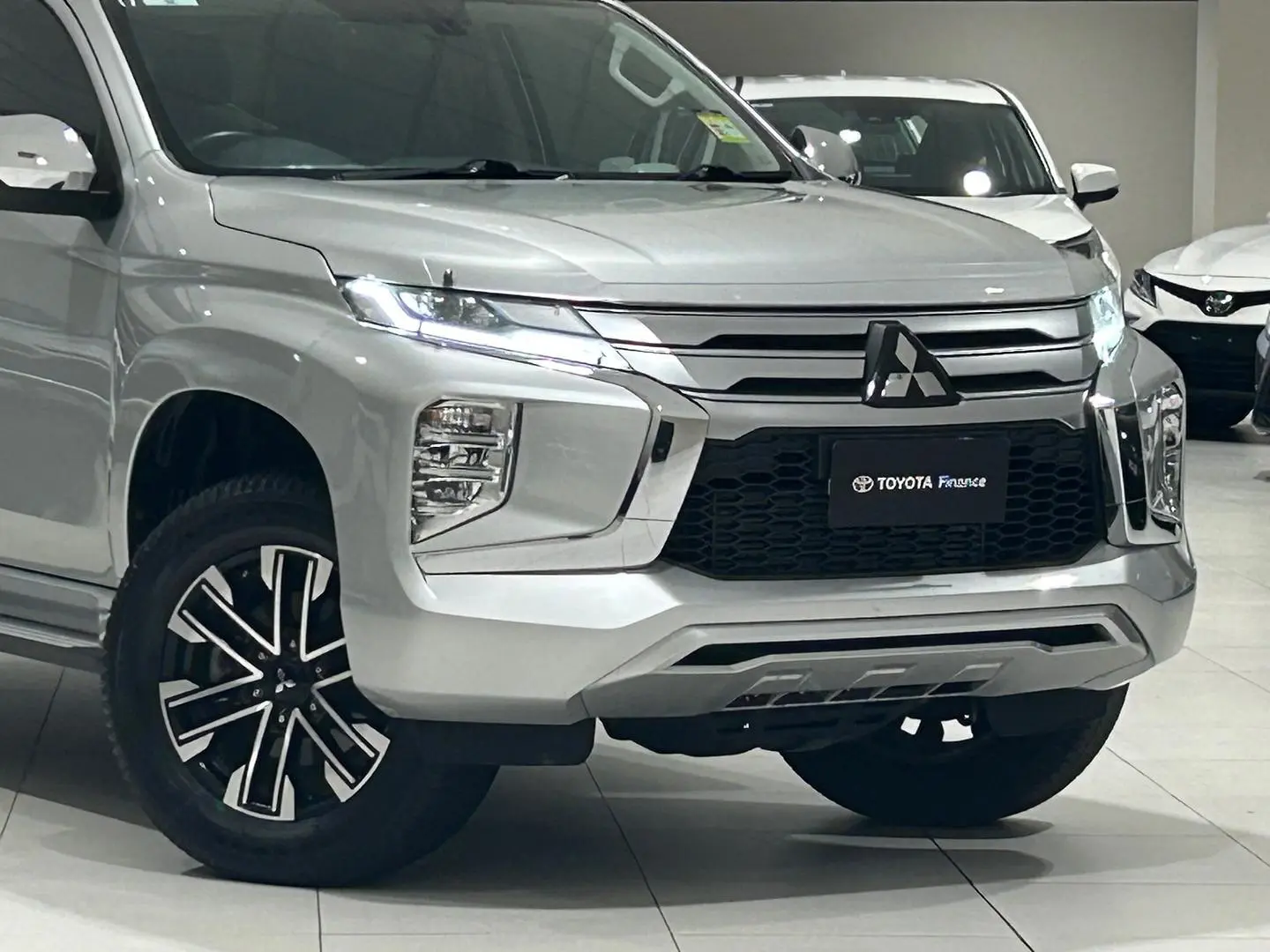 2023 Mitsubishi Pajero Sport Gallery Image 3