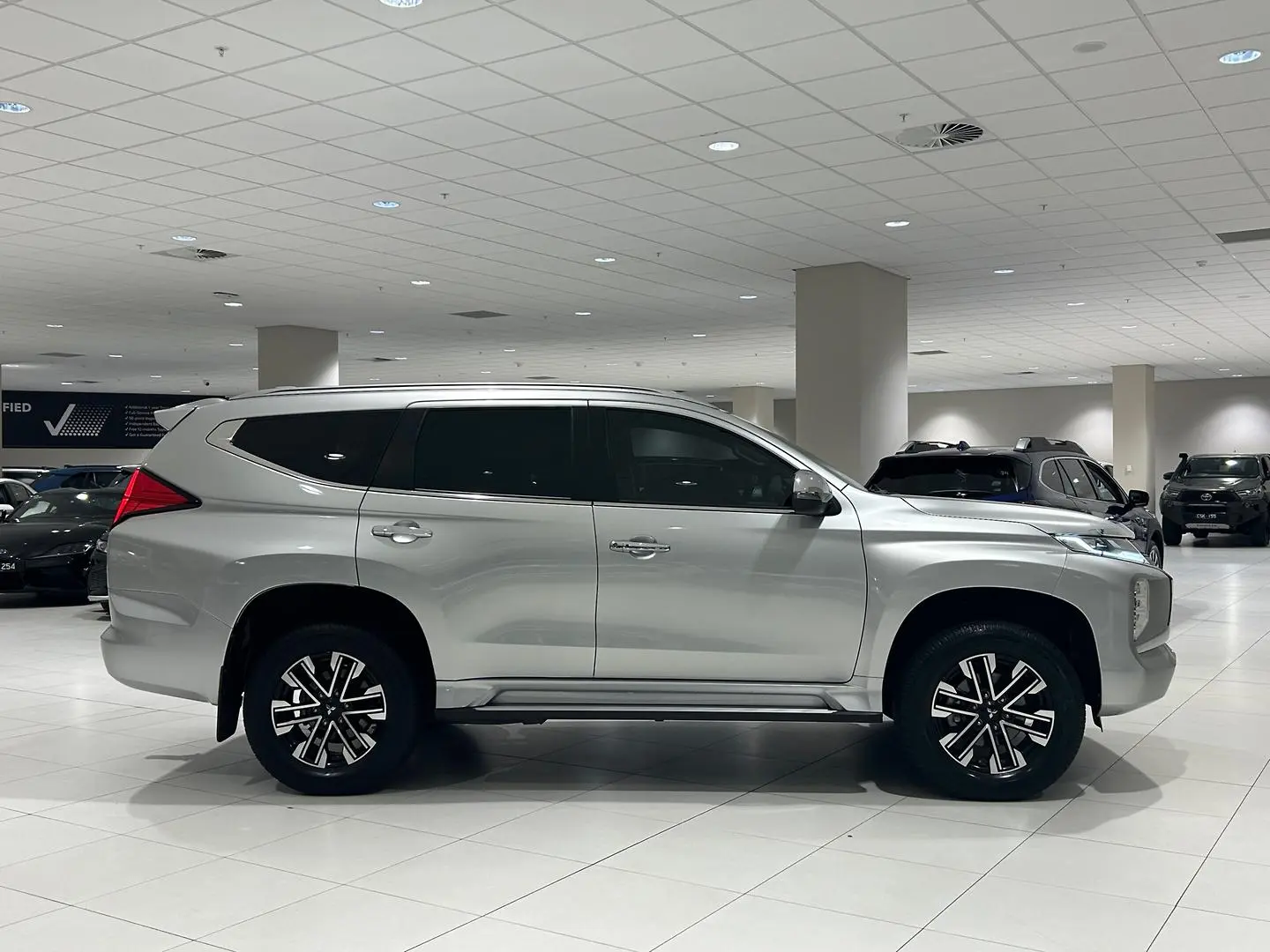 2023 Mitsubishi Pajero Sport Gallery Image 2