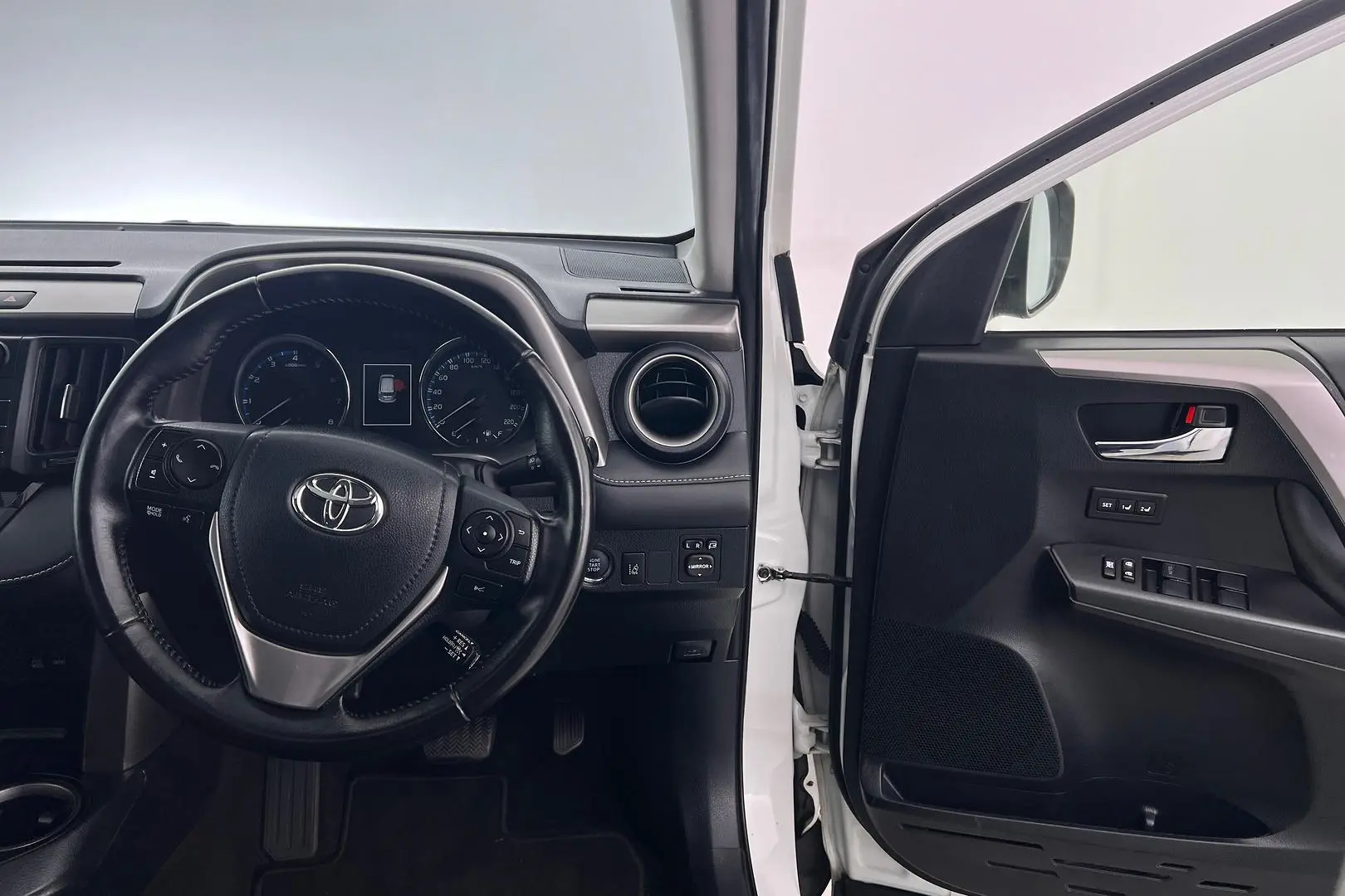 2016 Toyota RAV4 Gallery Image 13
