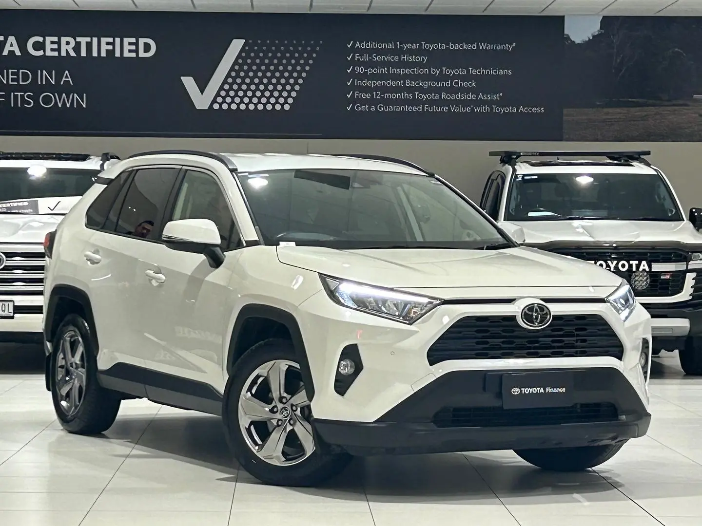 2019 Toyota RAV4 Gallery Image 1