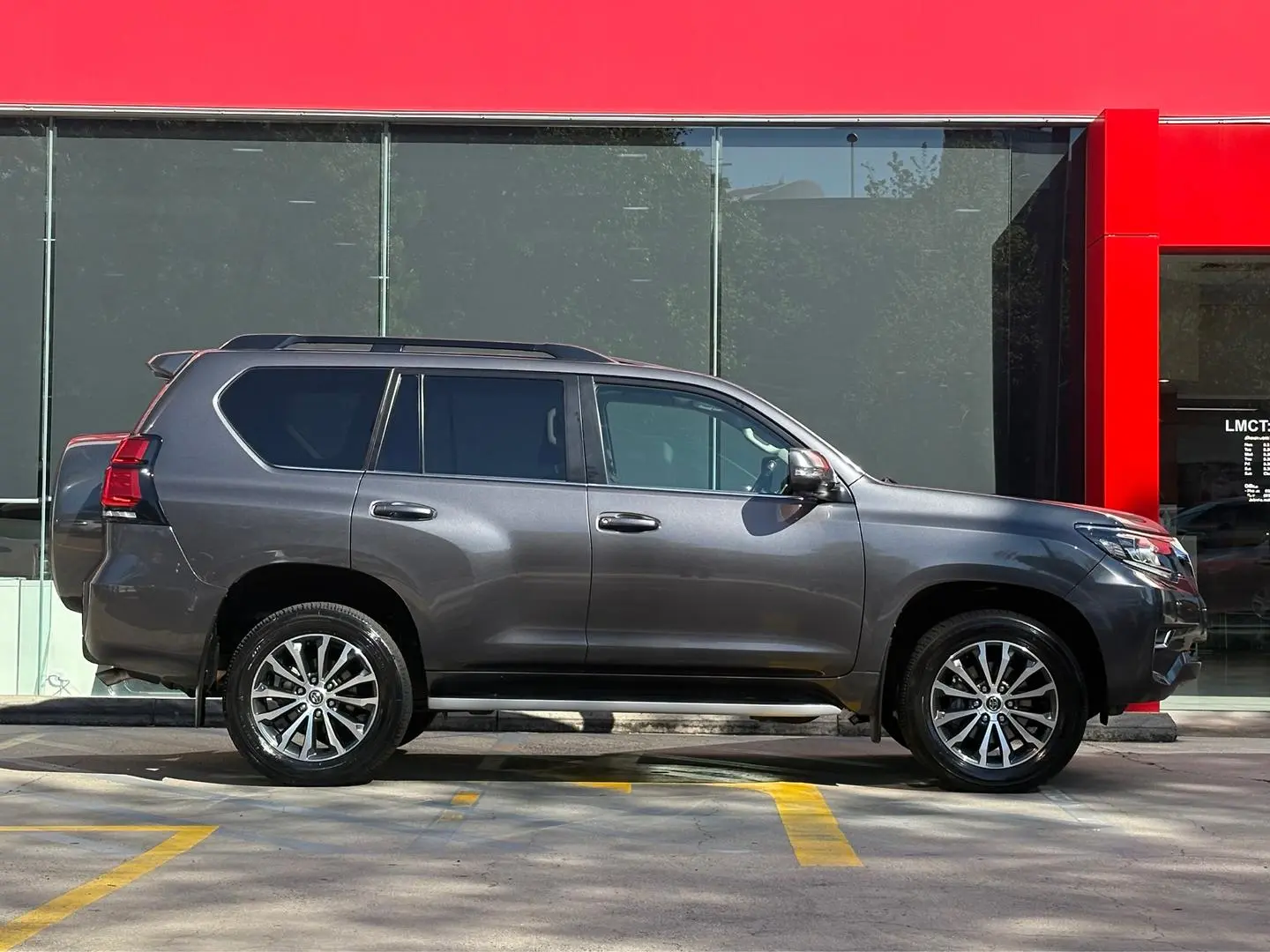 2022 Toyota Landcruiser Prado Gallery Image 3