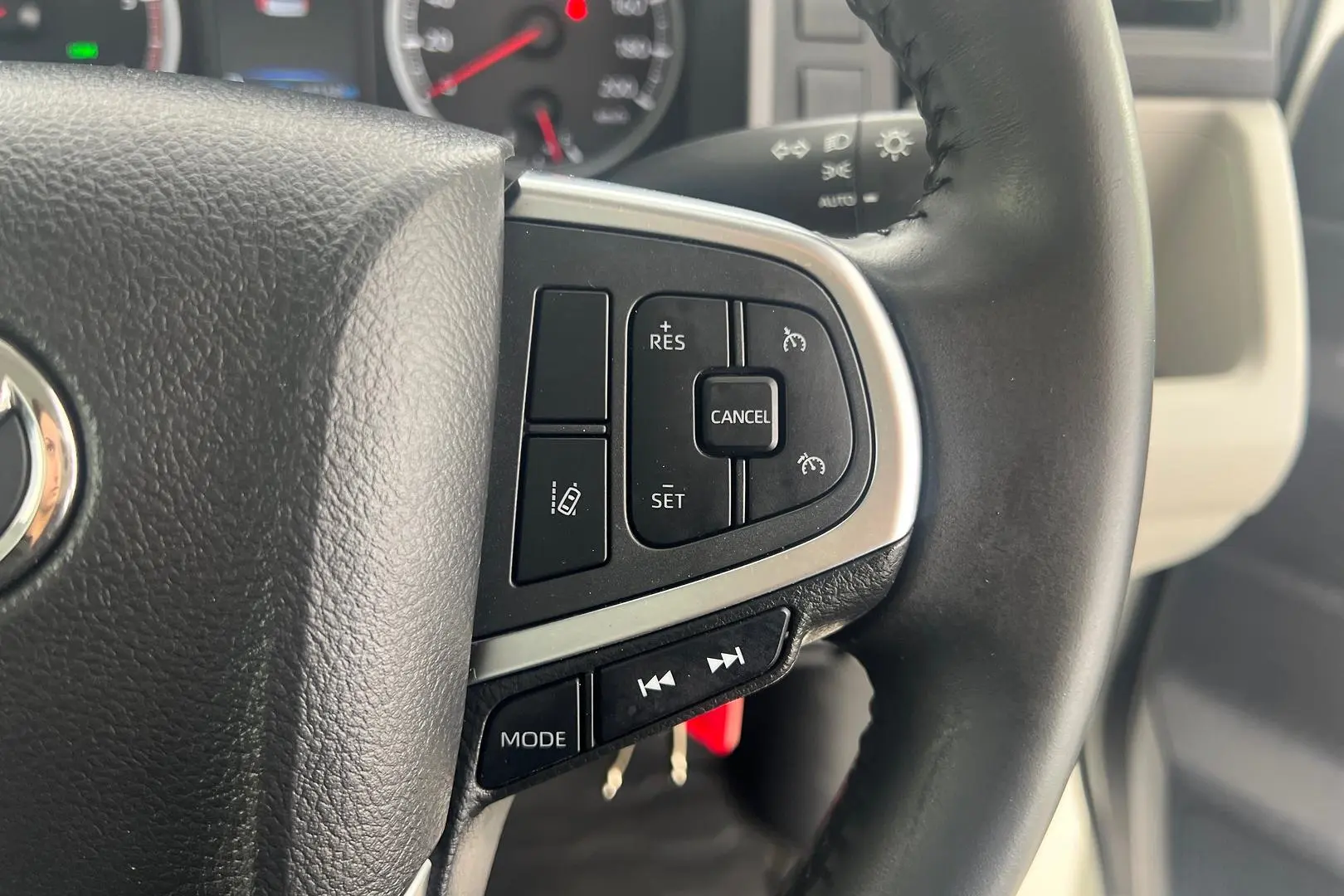 2021 Toyota Hiace Gallery Image 18