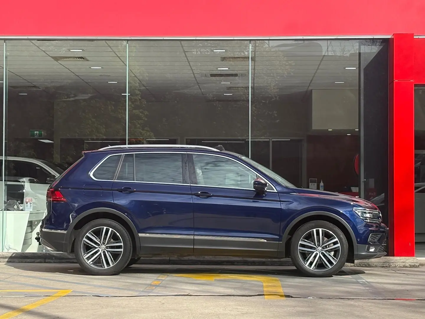 2019 Volkswagen Tiguan Gallery Image 3