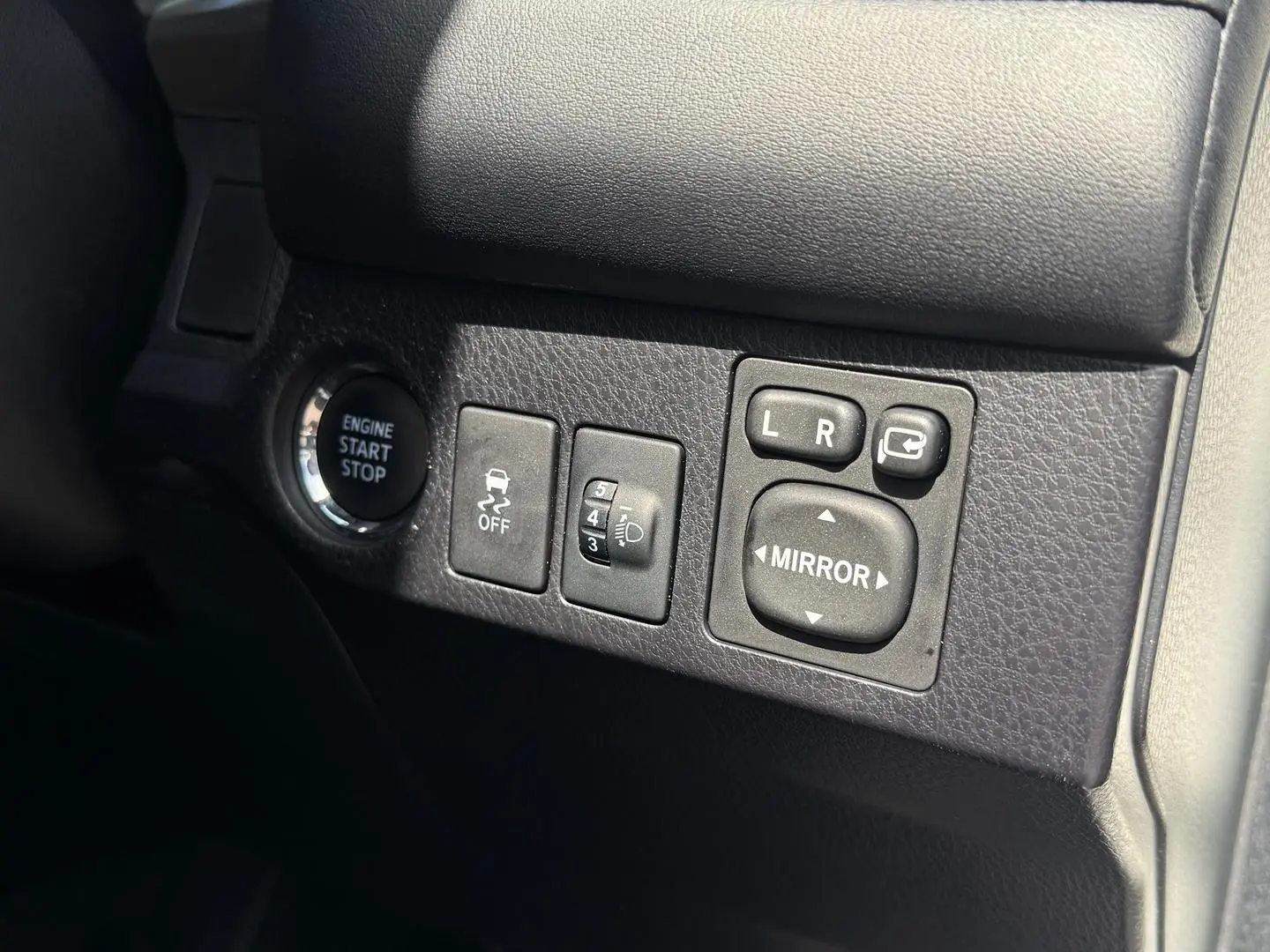 2015 Toyota RAV4 Gallery Image 14