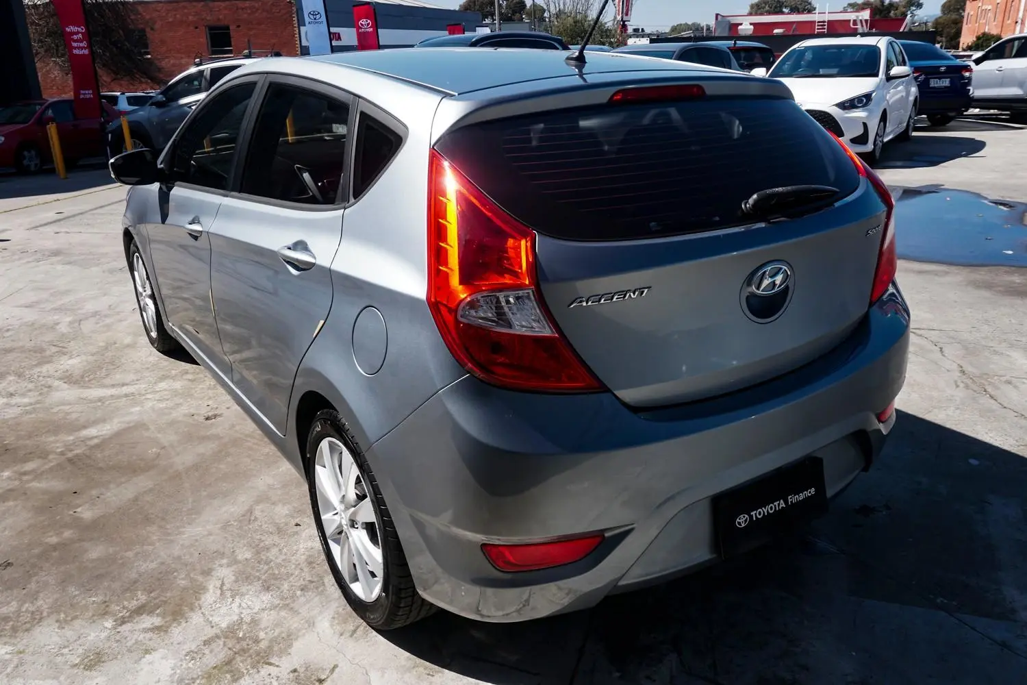 2017 Hyundai Accent Gallery Image 2