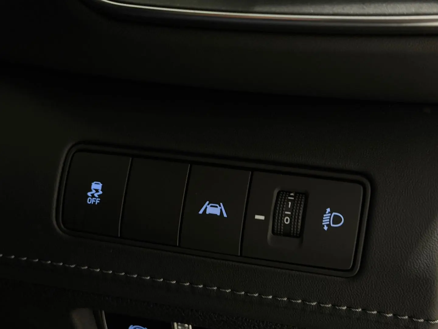 2021 Hyundai Santa Fe Gallery Image 24
