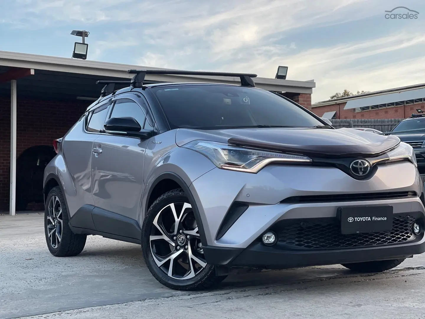 2019 Toyota C-HR Image 2