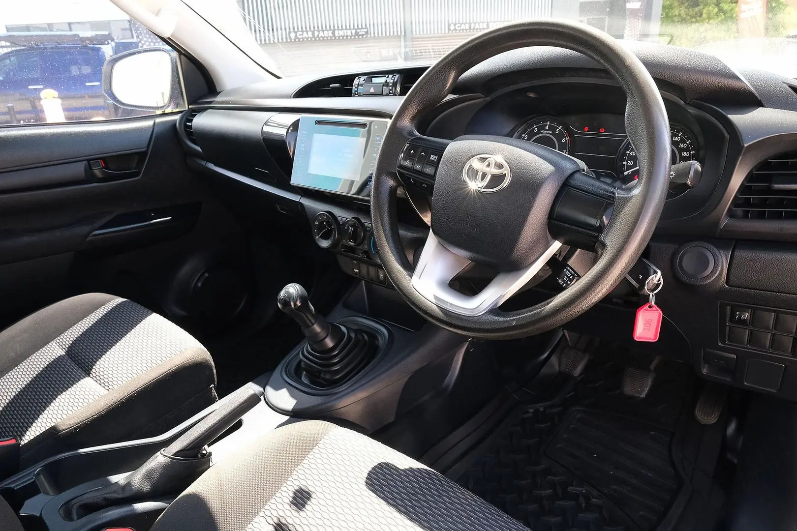 2017 Toyota Hilux Gallery Image 7