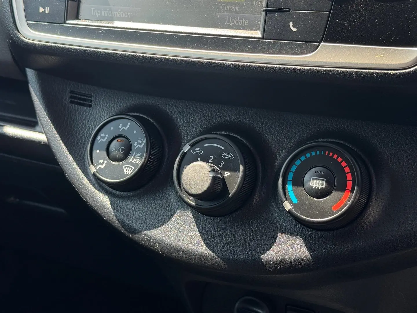 2015 Toyota Yaris Gallery Image 15