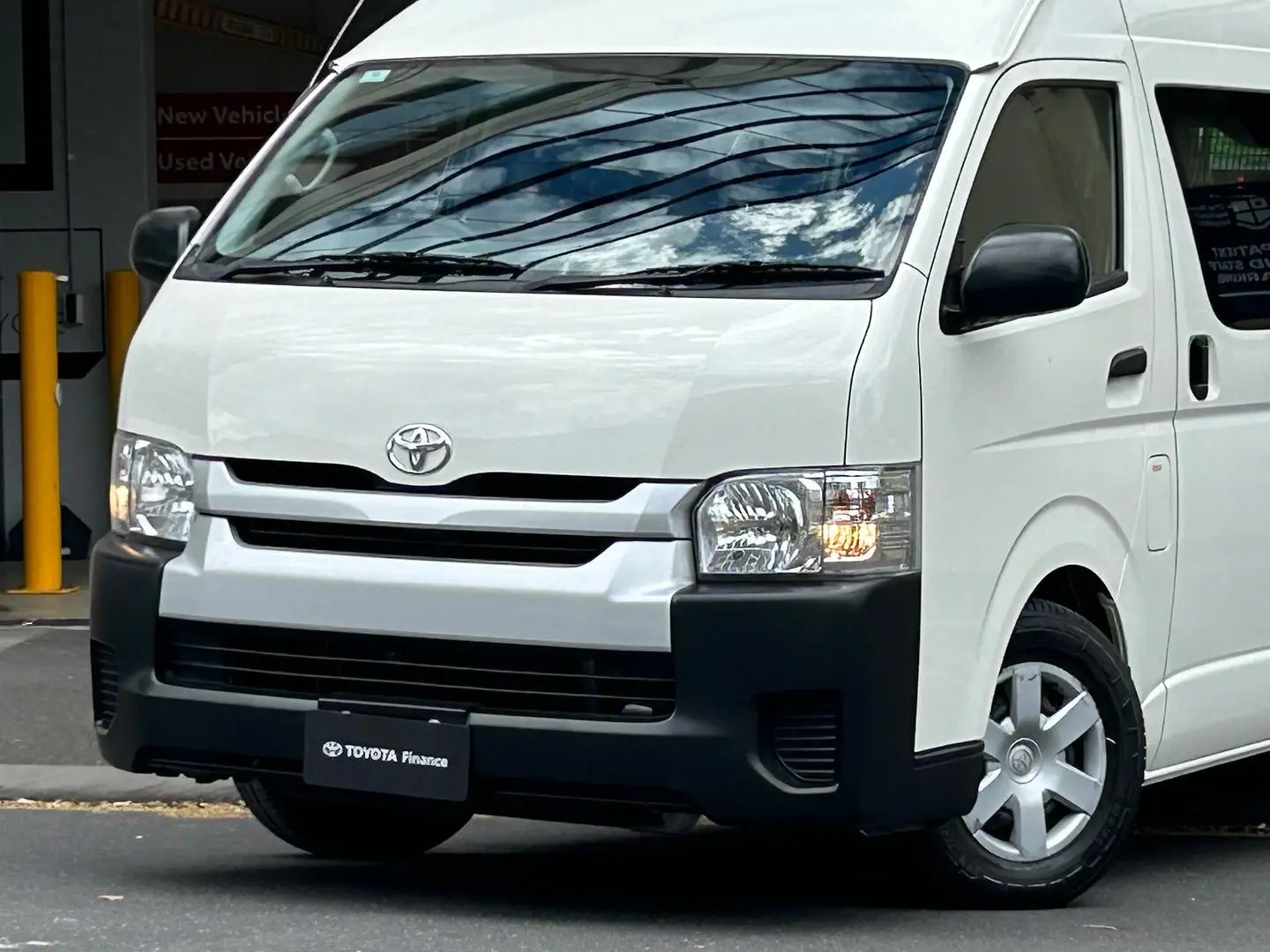 2018 Toyota Hiace Gallery Image 8