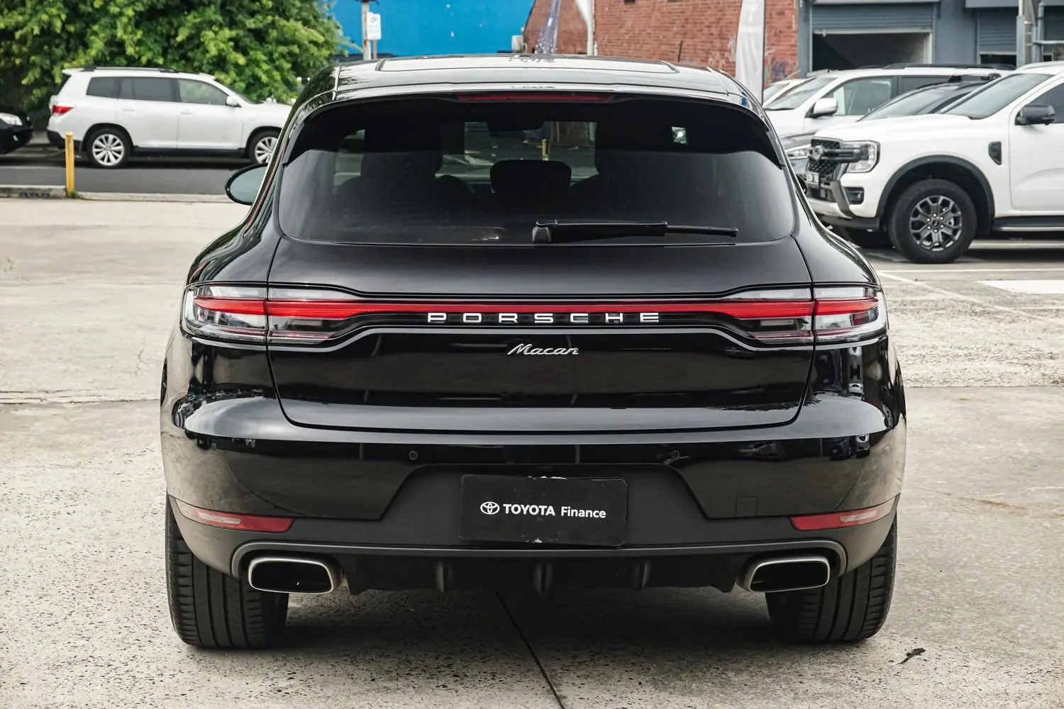 2021 Porsche Macan Gallery Image 5