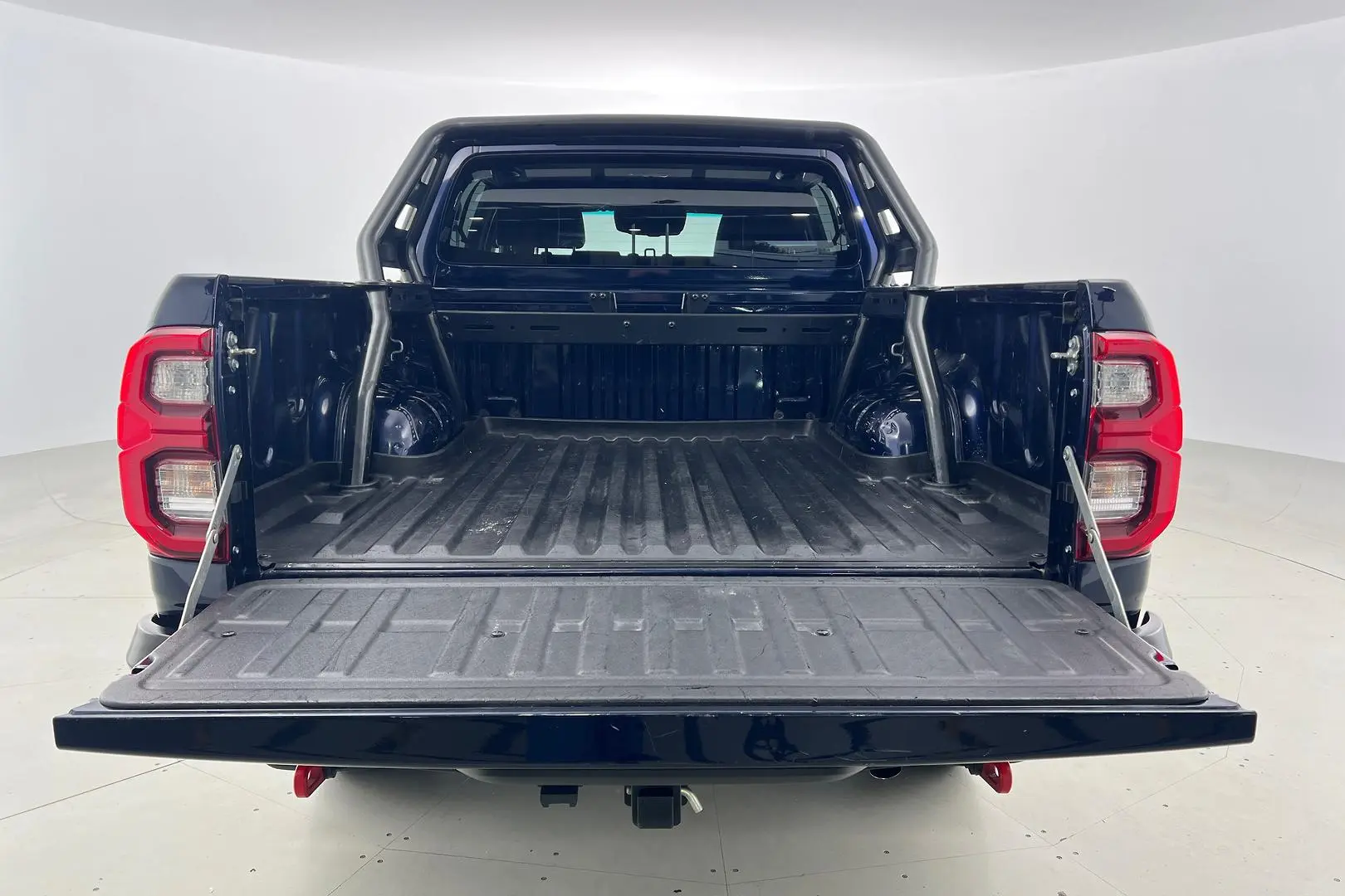 2022 Toyota Hilux Gallery Image 7