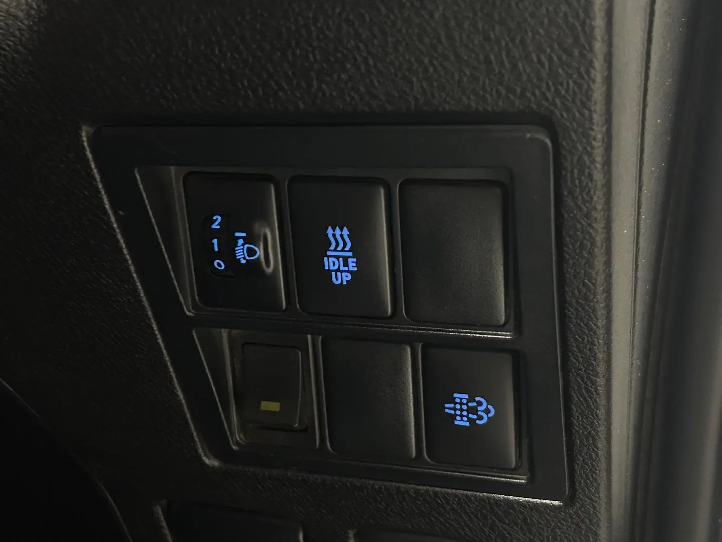 2021 Toyota Hilux Gallery Image 25