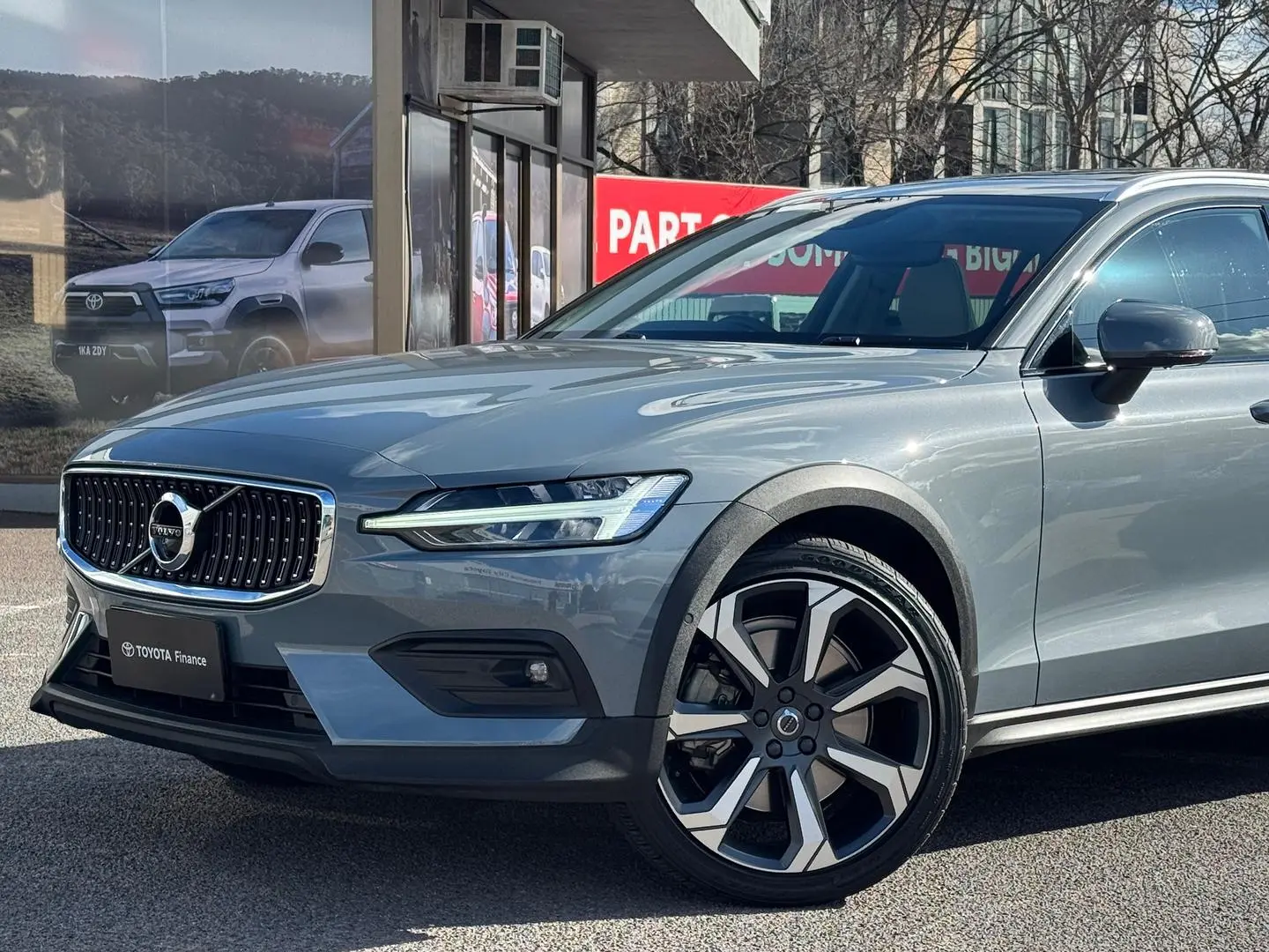 2021 Volvo V60 Cross Country Gallery Image 11
