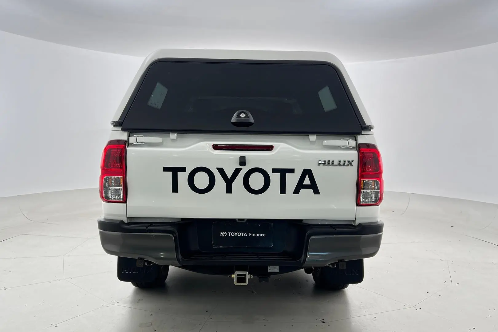 2018 Toyota Hilux Gallery Image 3