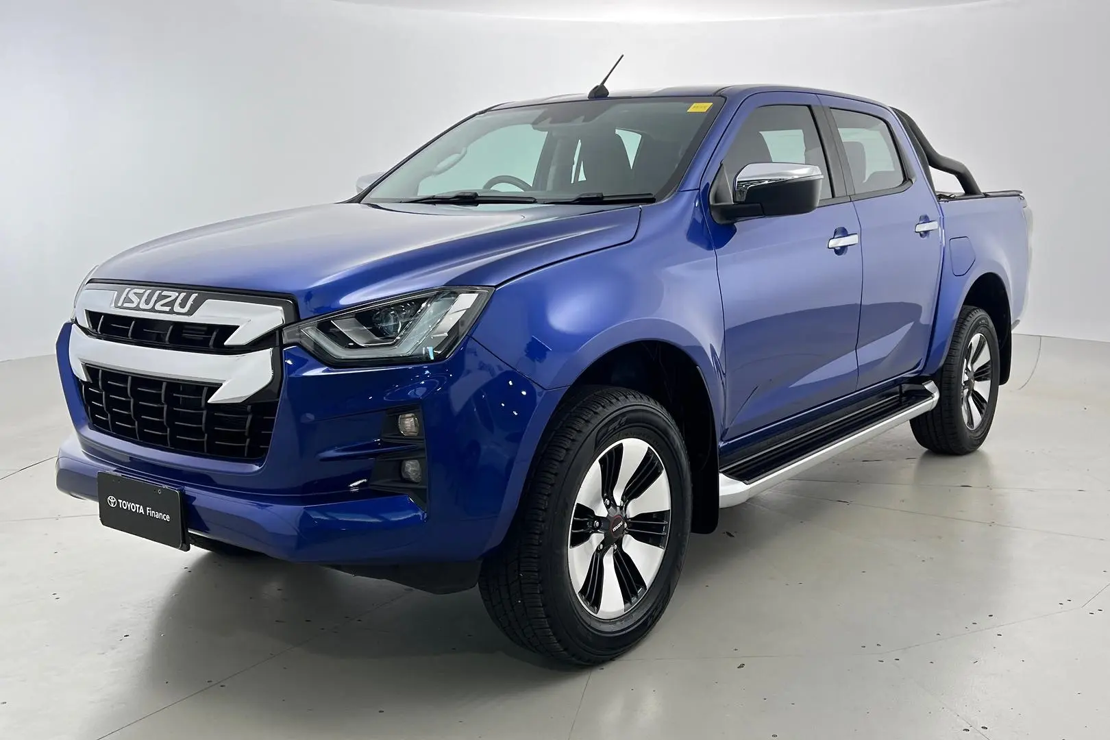 2021 Isuzu D-MAX Gallery Image 9