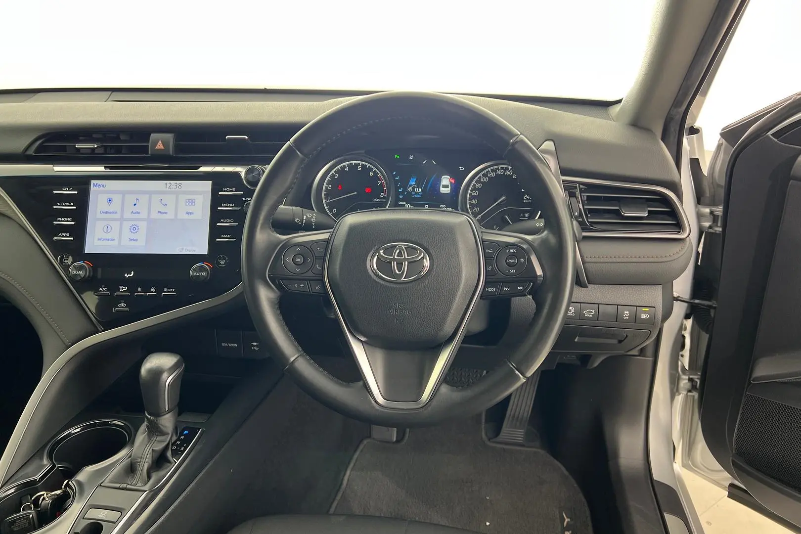 2019 Toyota Camry Gallery Image 16