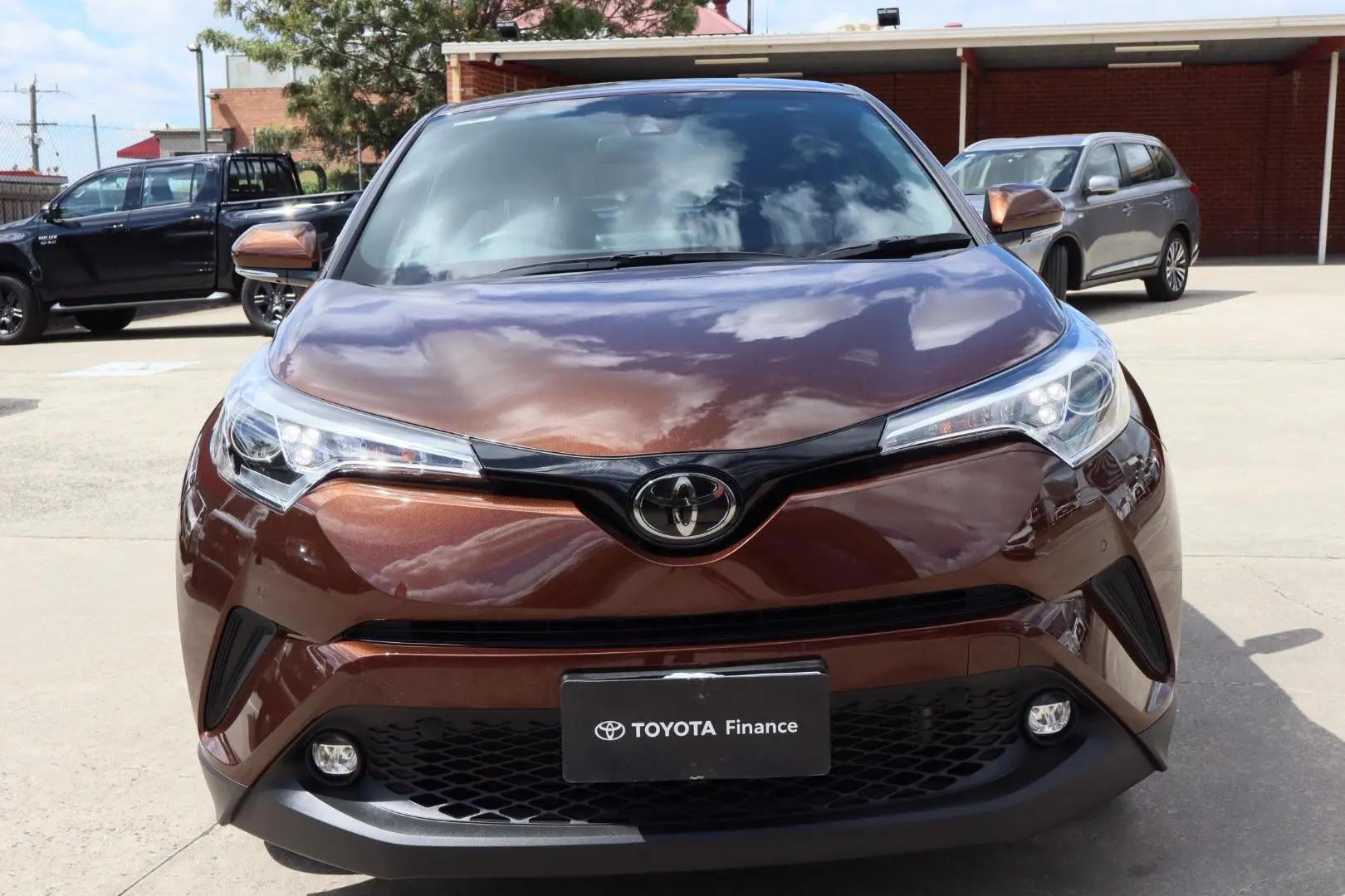 2019 Toyota C-Hr Gallery Image 2