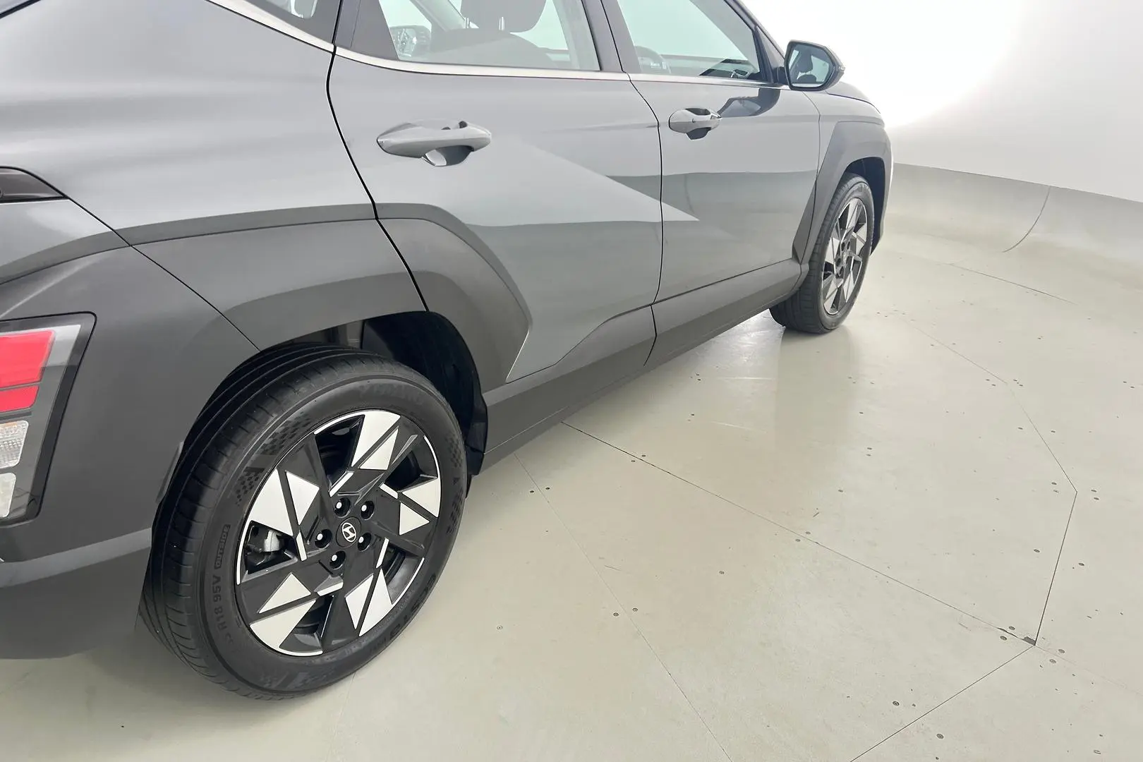 2024 Hyundai Kona Gallery Image 4