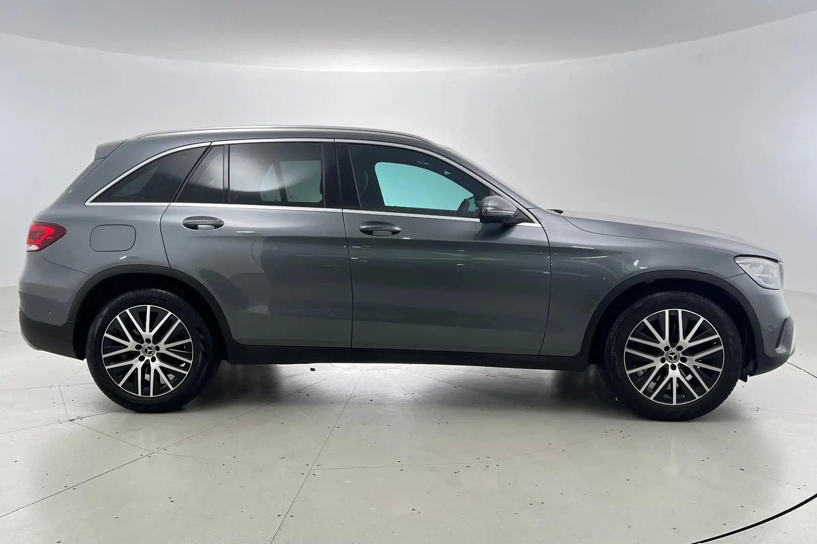 2021 Mercedes-Benz GLC-Class Gallery Image 5