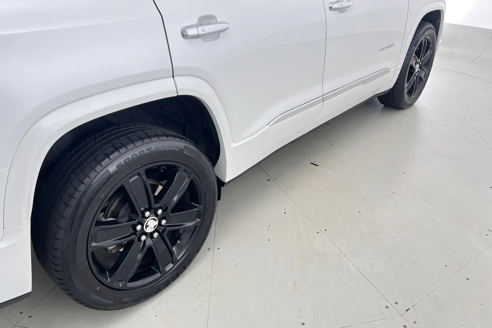 2019 Holden Acadia Gallery Image 5