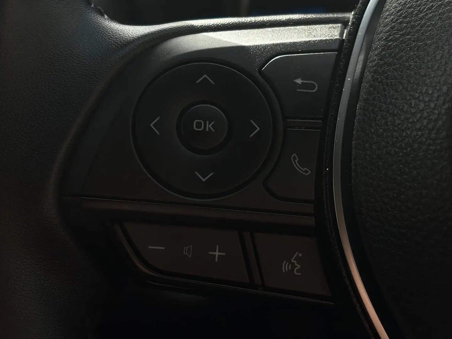 2021 Toyota RAV4 Gallery Image 18