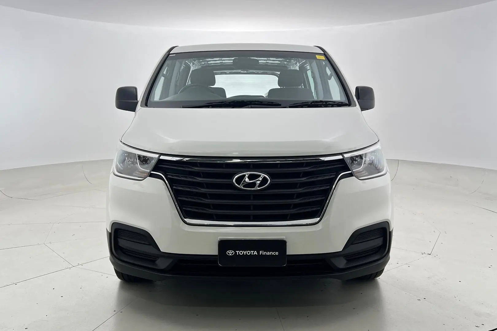 2021 Hyundai iLoad Gallery Image 10