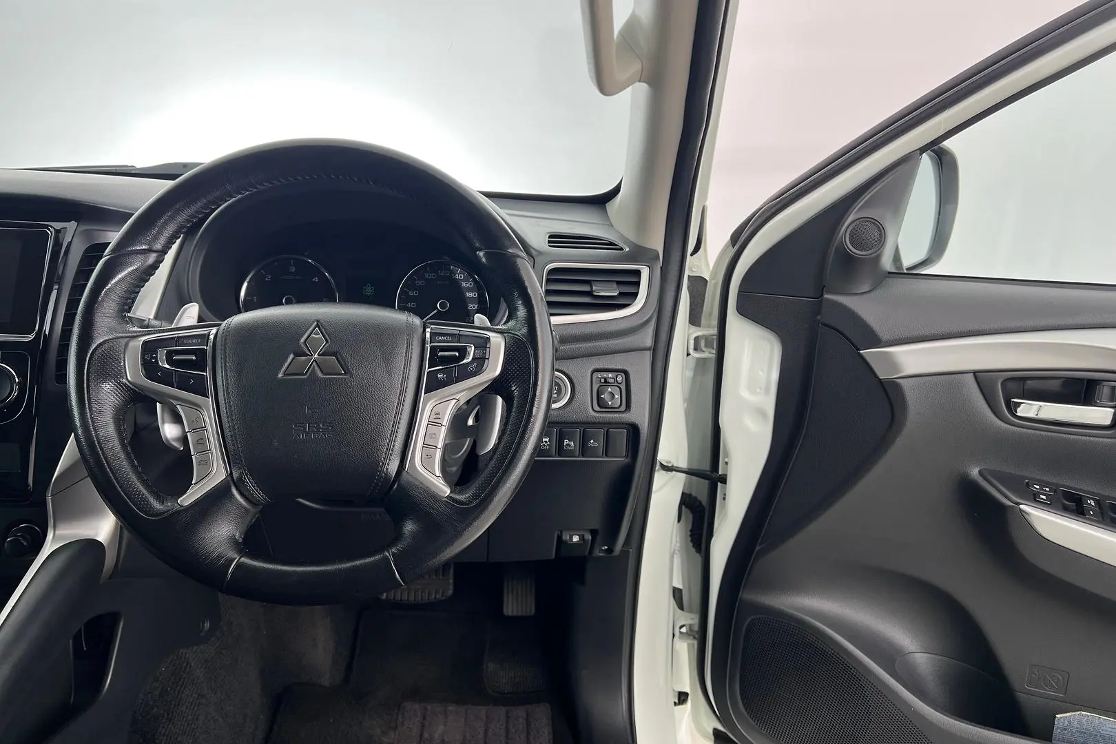 2018 Mitsubishi Pajero Sport Gallery Image 17