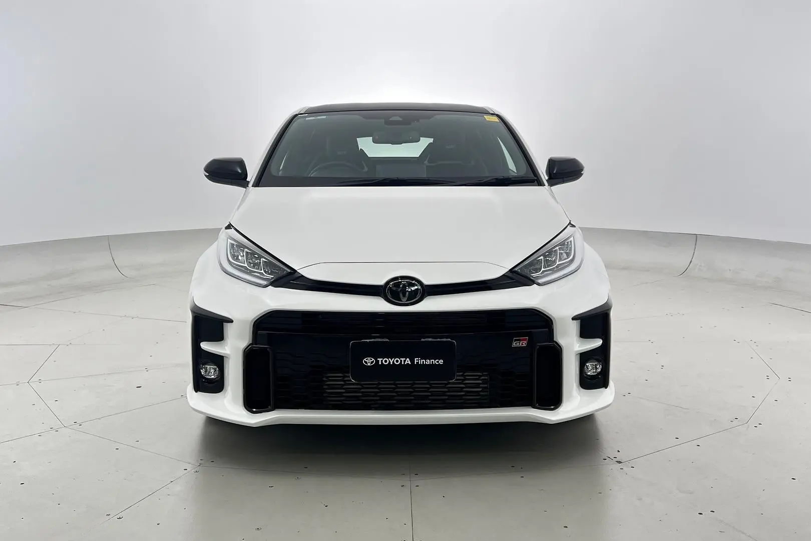 2021 Toyota Yaris Gallery Image 2