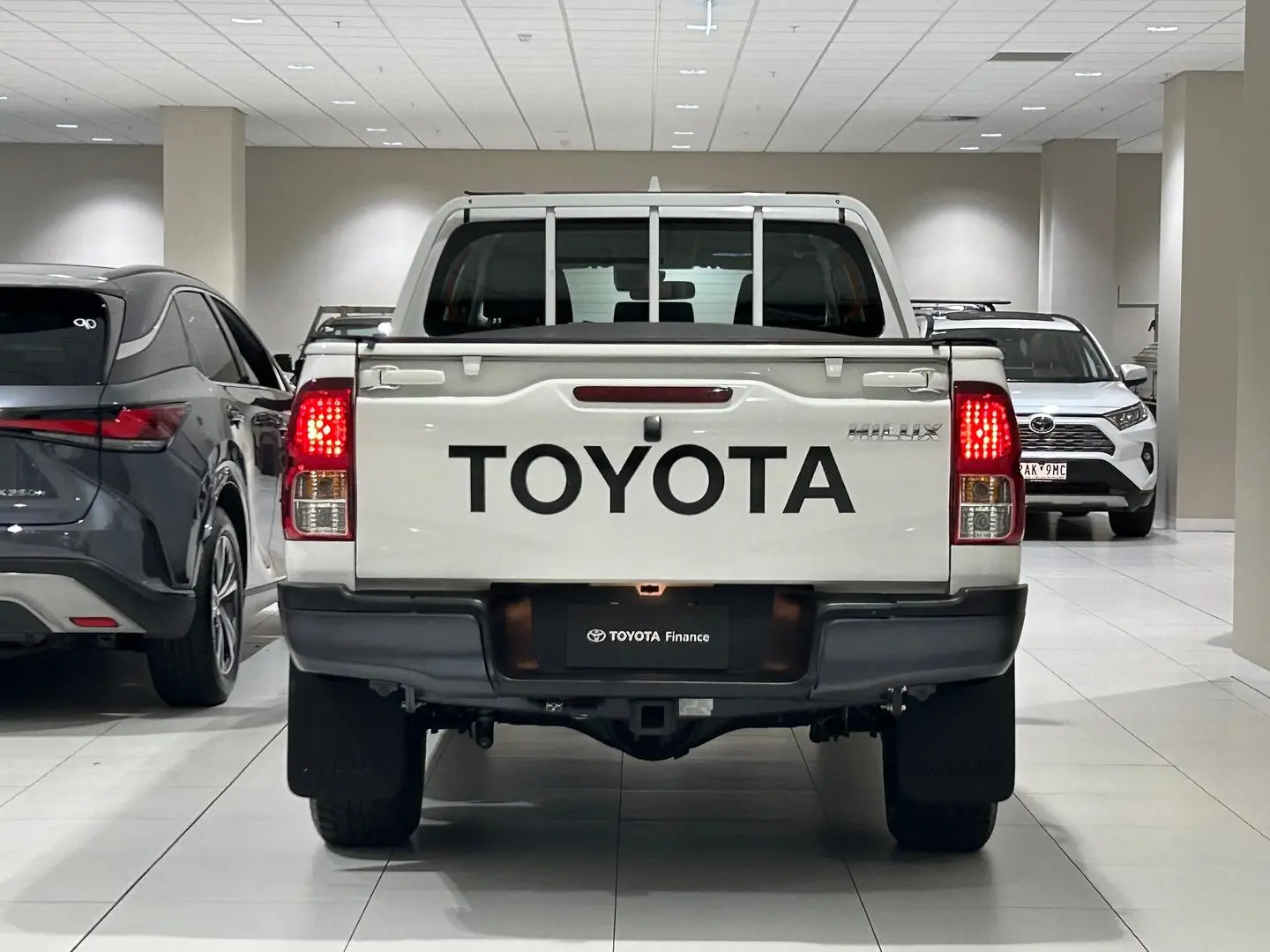2022 Toyota Hilux Gallery Image 9