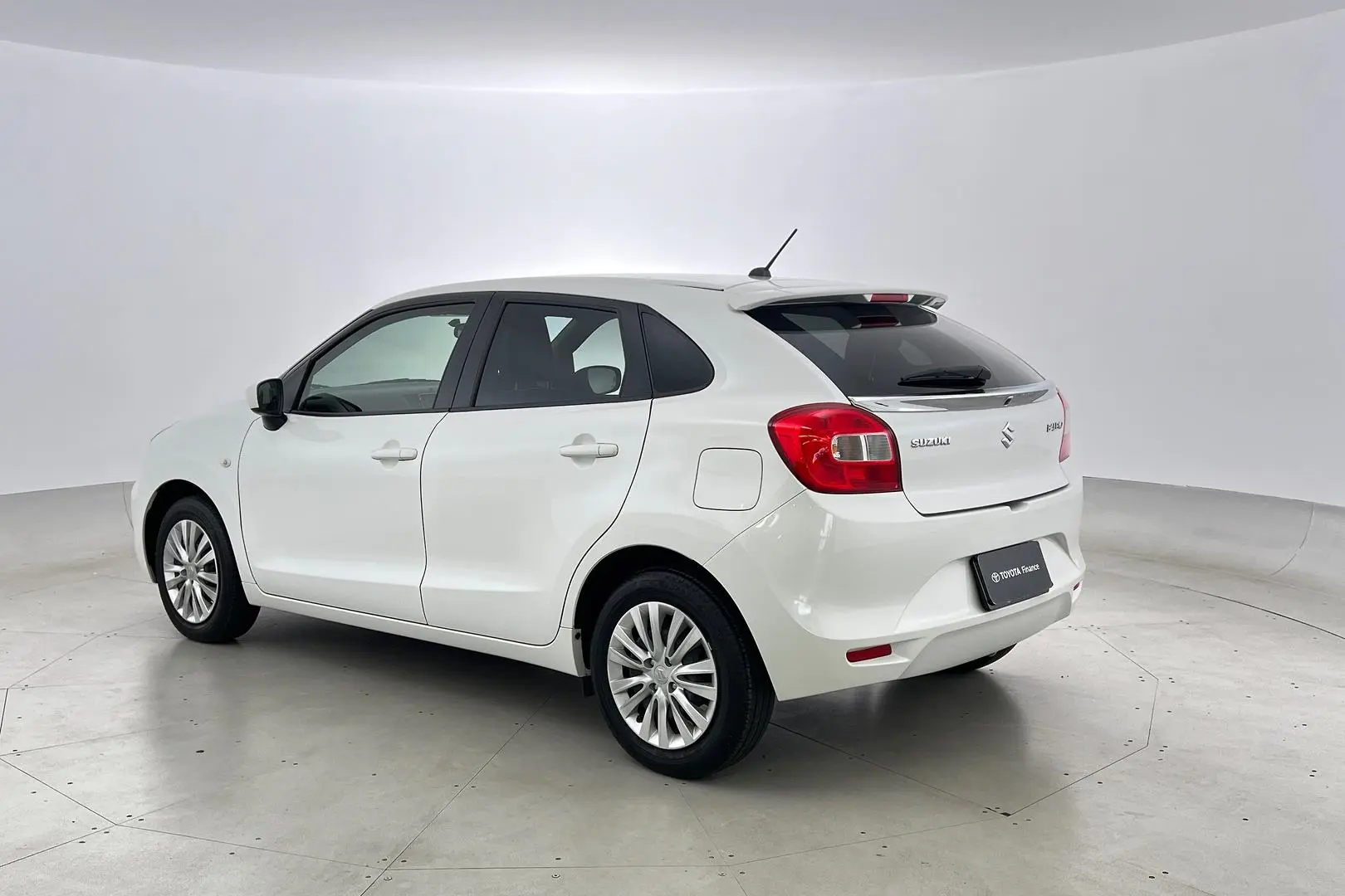 2019 Suzuki Baleno Gallery Image 2