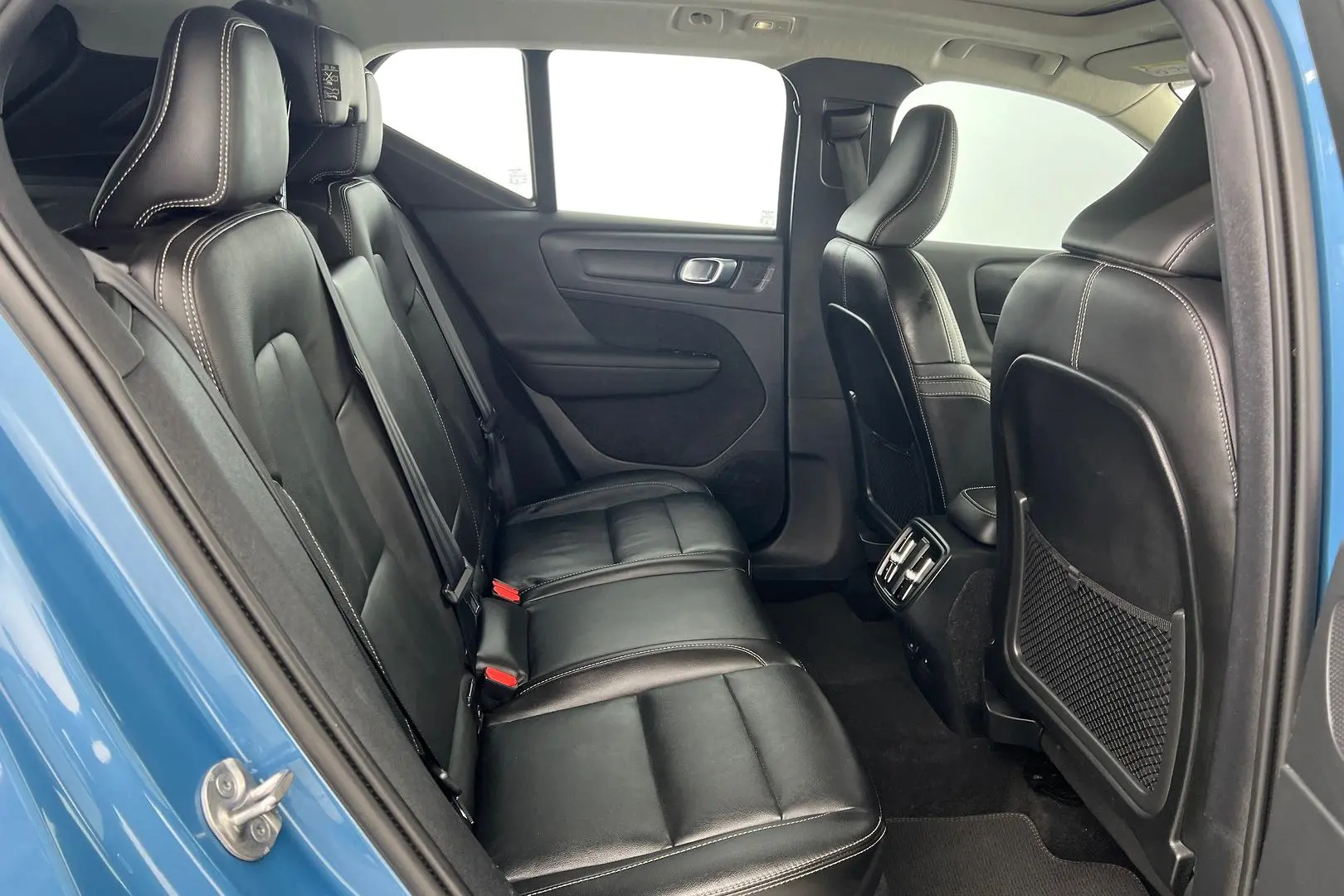 2022 Volvo XC40 Gallery Image 10