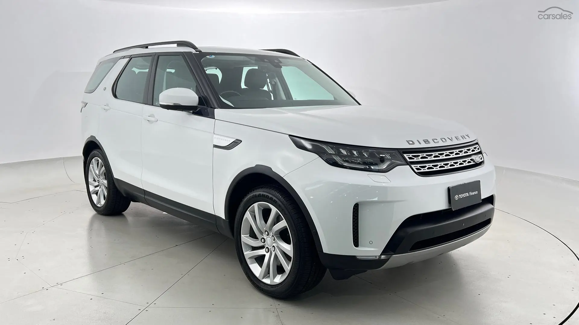 2018 Land Rover Discovery Image 1
