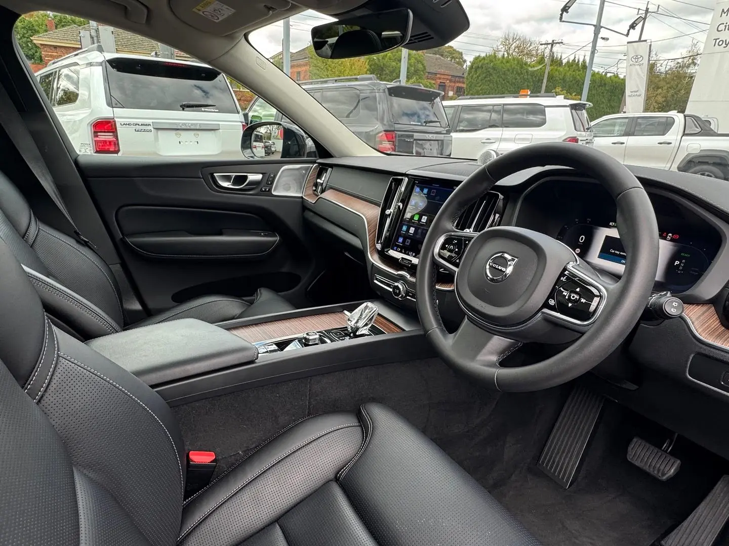 2022 Volvo XC60 Gallery Image 13