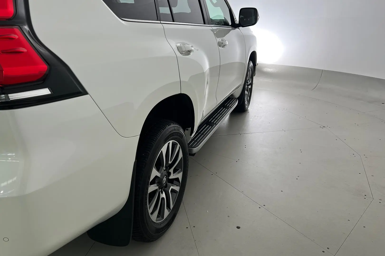 2022 Toyota Landcruiser Prado Gallery Image 11
