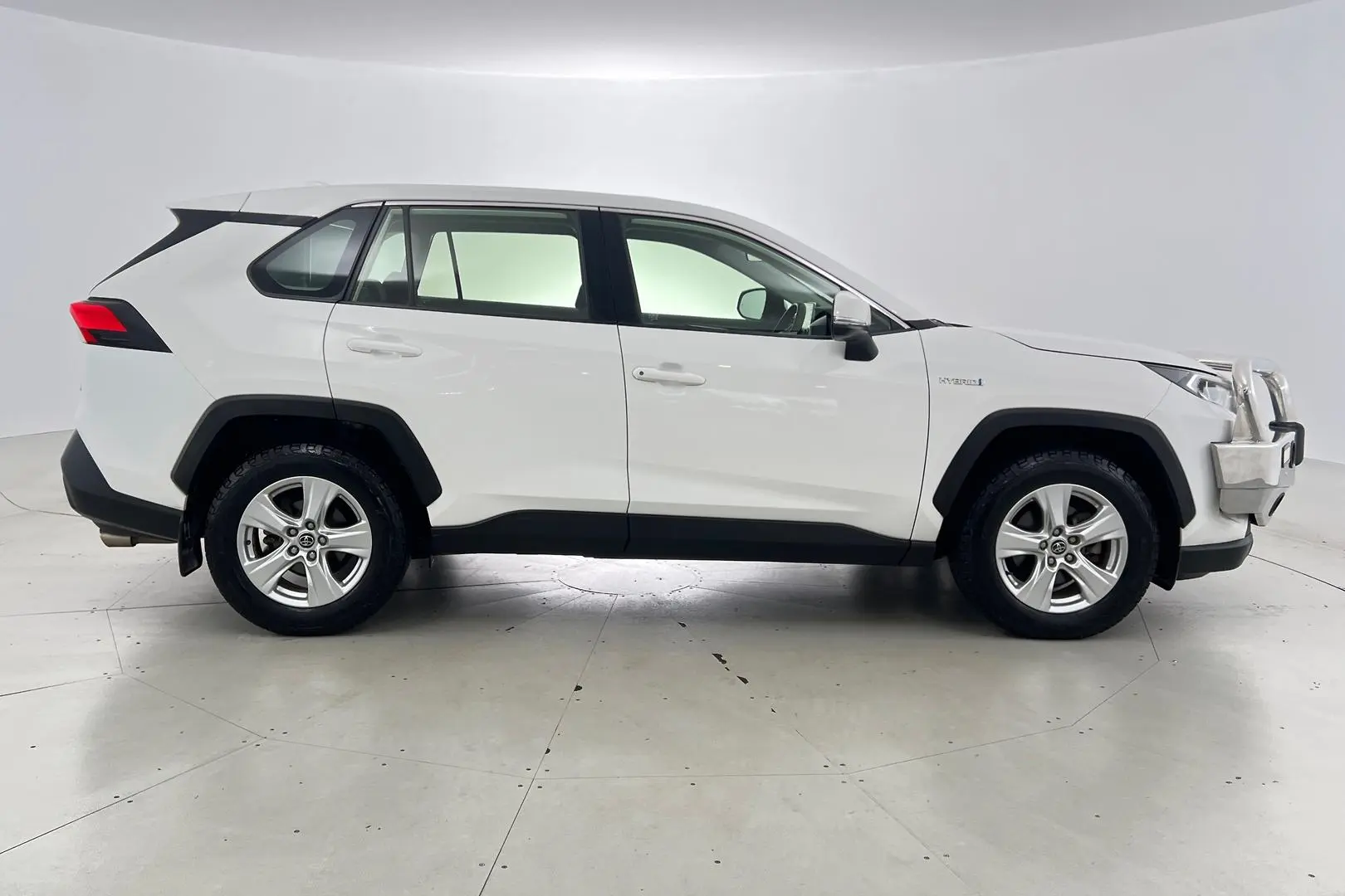 2019 Toyota RAV4 Gallery Image 3