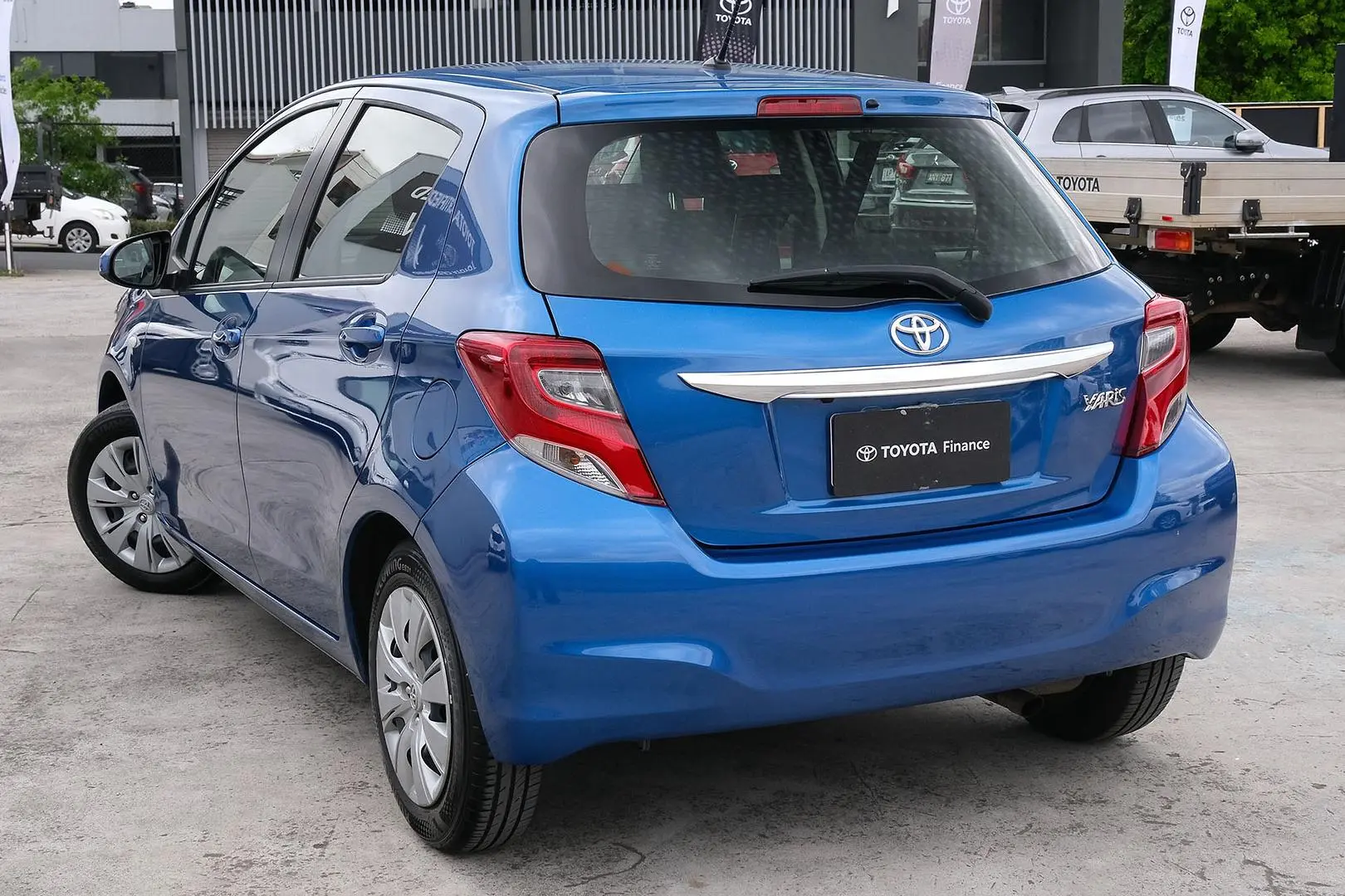 2016 Toyota Yaris Image 2